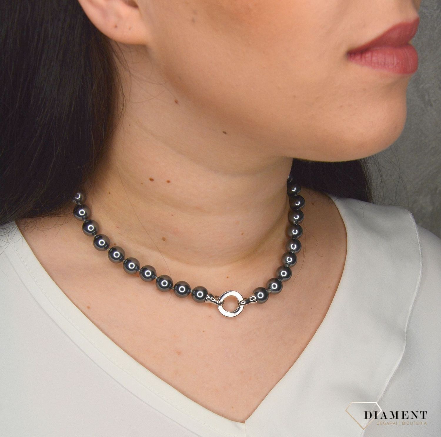 Naszyjnik z perłopławami w kolorze ciemno szarego DIA-NSZ-2380-925.jpg