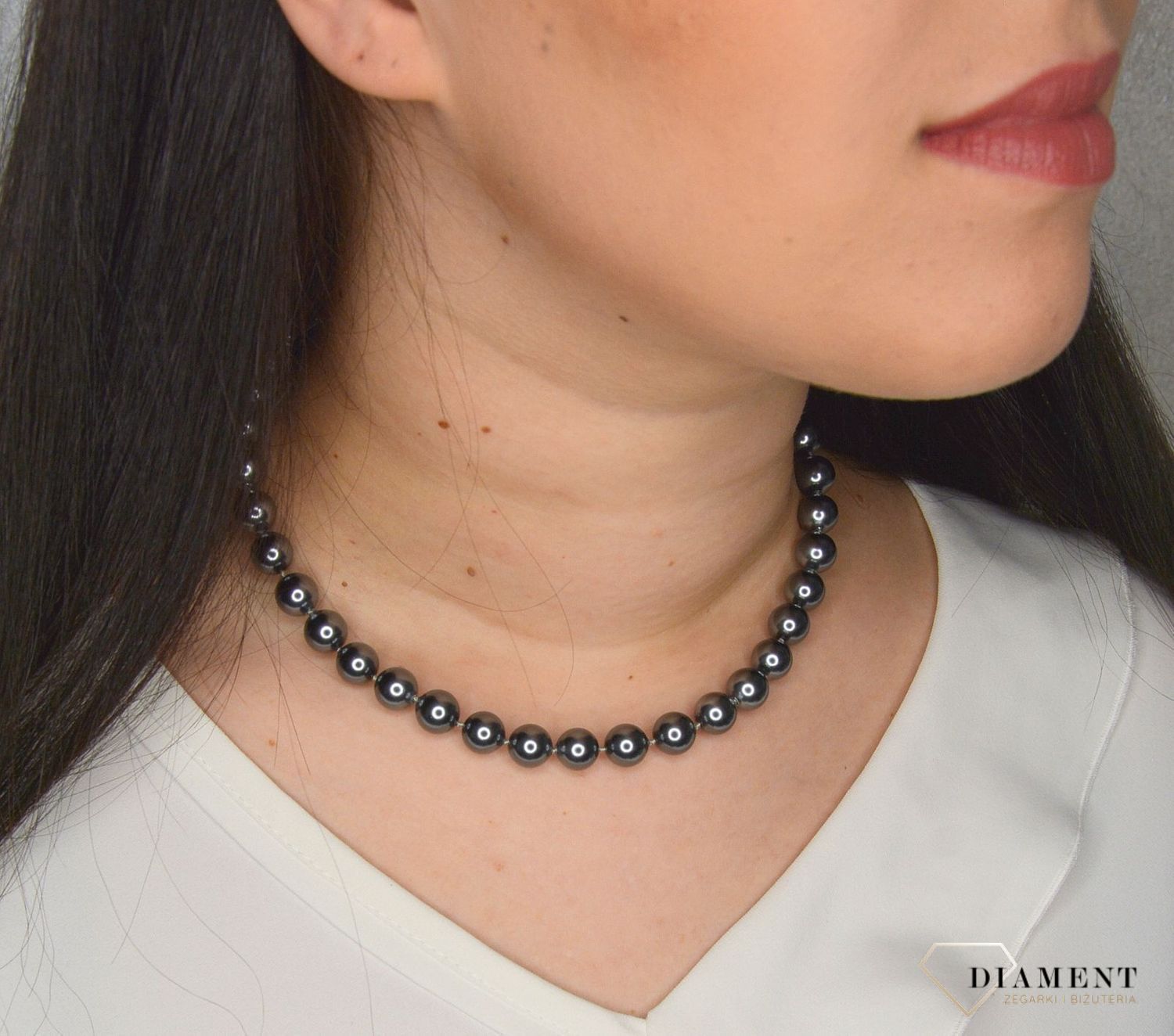 Naszyjnik z perłopławami w kolorze ciemno szarego DIA-NSZ-2380-925.jpg
