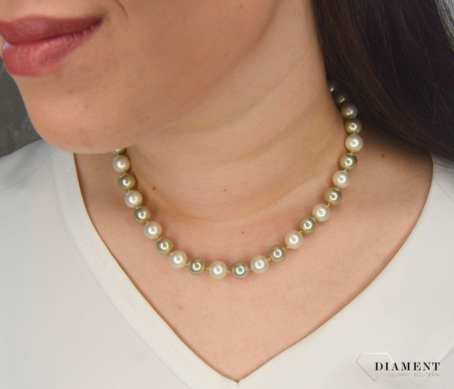 Naszyjnik z perłopławami w kolorze białym oraz jasno zielonym DIA-NSZ-2384-925.jpg