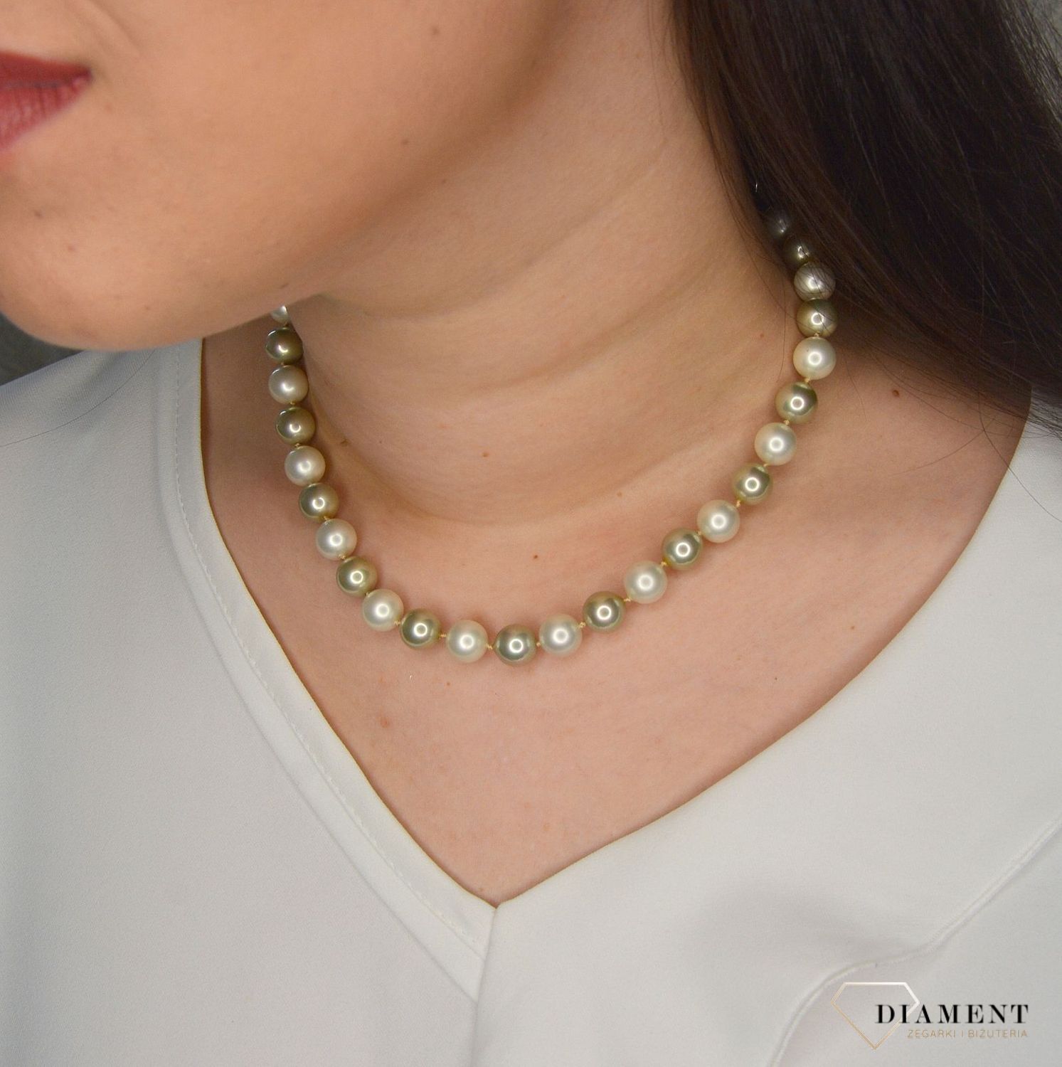 Naszyjnik z perłopławami w kolorze białym oraz jasno zielonym DIA-NSZ-2384-925.jpg