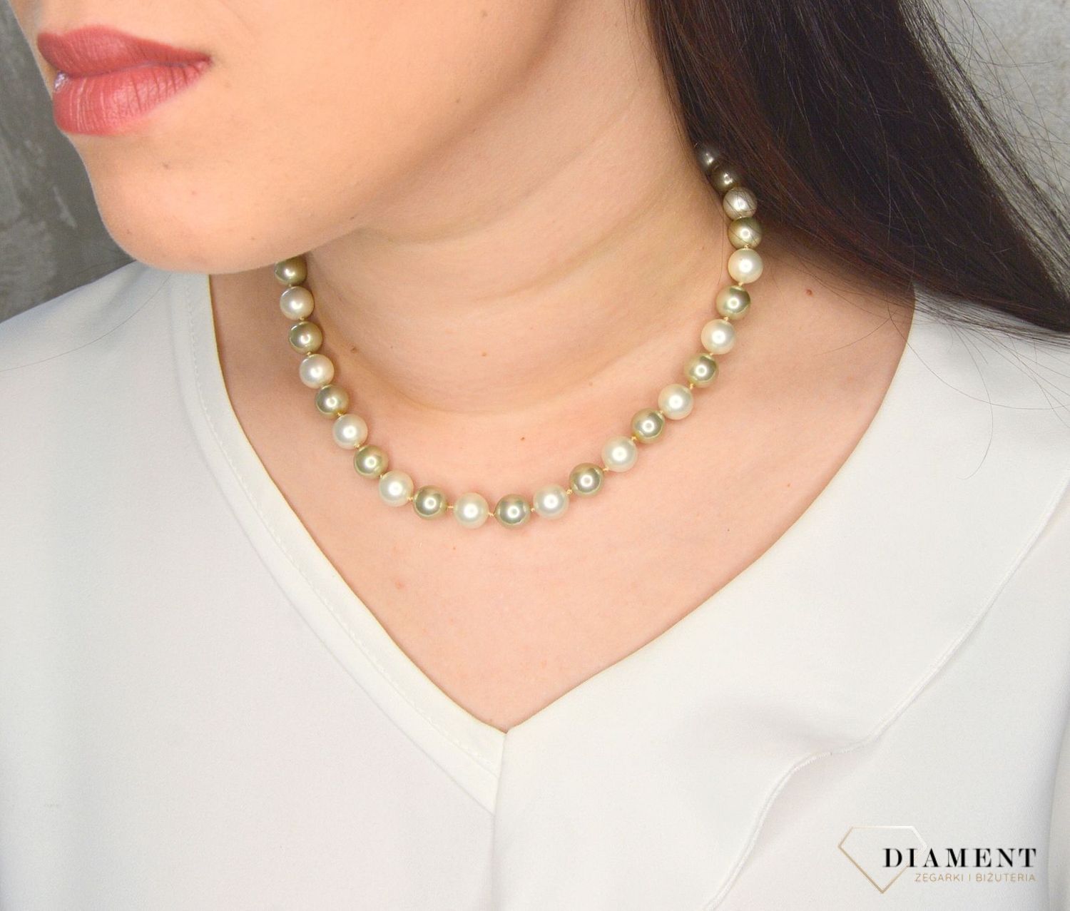 Naszyjnik z perłopławami w kolorze białym oraz jasno zielonym DIA-NSZ-2384-925.jpg