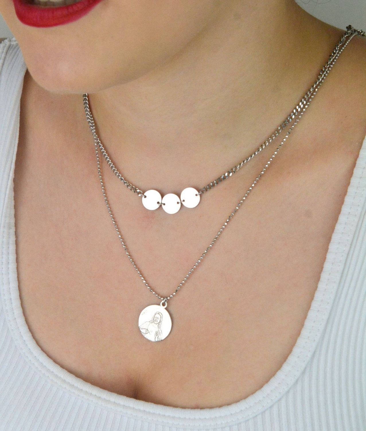 Podwójny naszyjnik damski srebrny 925 DIA-NSZ-2395-925 z łańcuszkiem pancerka i kuleczkowym, zdobiony medalikiem z Jezusem i Matką Boską, waga 13,6 g.1.jpg