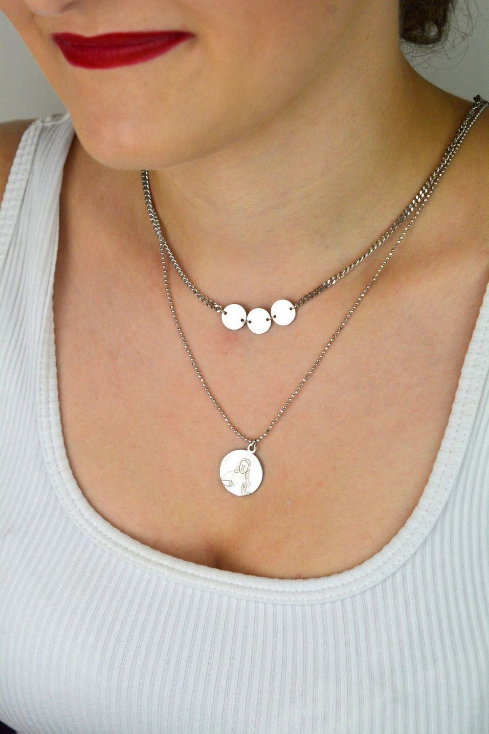 Podwójny naszyjnik damski srebrny 925 DIA-NSZ-2395-925 z łańcuszkiem pancerka i kuleczkowym, zdobiony medalikiem z Jezusem i Matką Boską, waga 13,6 g.1.jpg