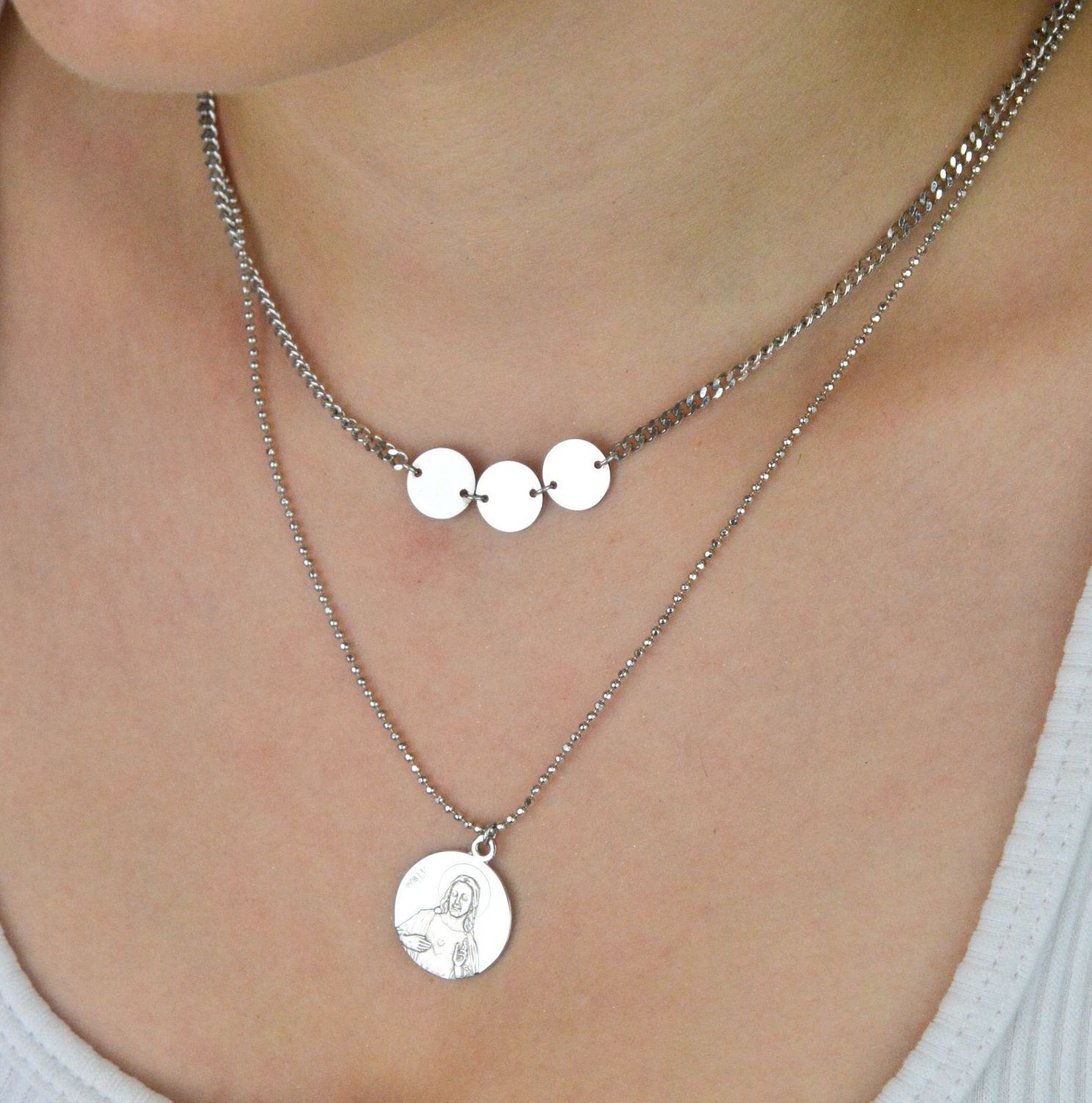 Podwójny naszyjnik damski srebrny 925 DIA-NSZ-2395-925 z łańcuszkiem pancerka i kuleczkowym, zdobiony medalikiem z Jezusem i Matką Boską, waga 13,6 g.1.jpg