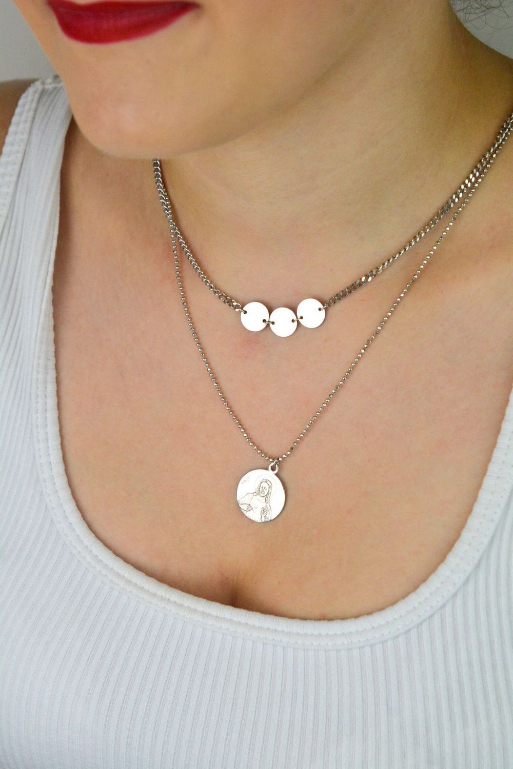 Podwójny naszyjnik damski srebrny 925 DIA-NSZ-2395-925 z łańcuszkiem pancerka i kuleczkowym, zdobiony medalikiem z Jezusem i Matką Boską, waga 13,6 g.1.jpg