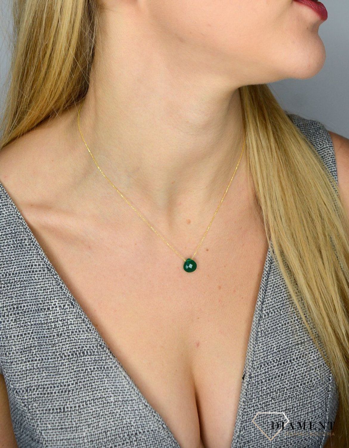 Złoty naszyjnik z chalcedonem chromowym celebrytka 585.jpg