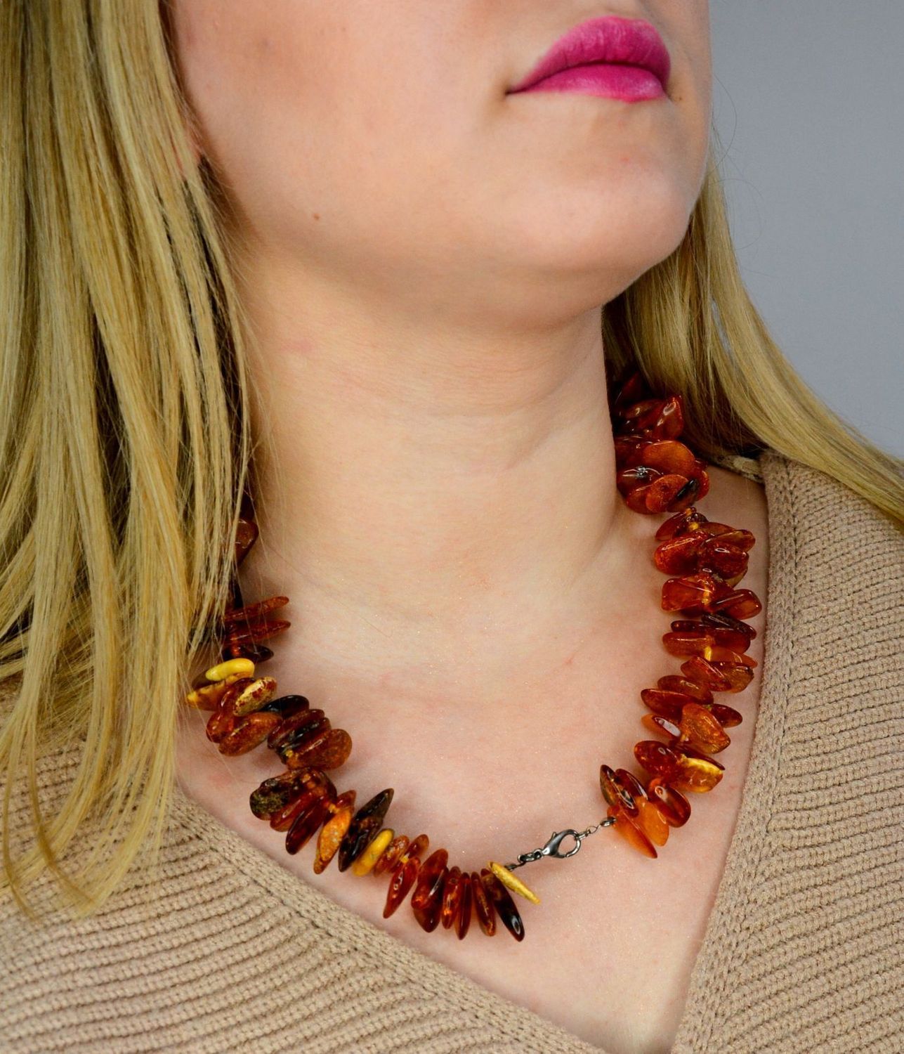 Naszyjnik z bursztynem w kolorze brązu DIA-NSZ-2480-bursztyn.jpg