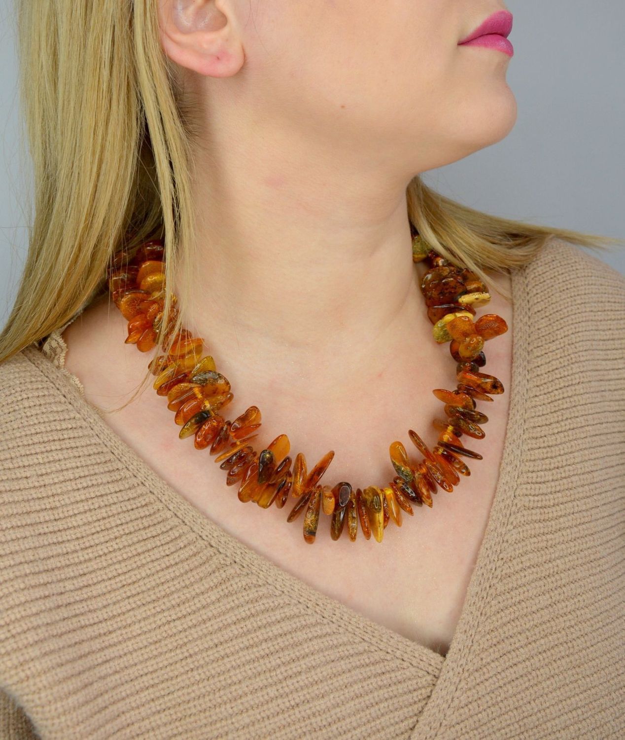 Naszyjnik z bursztynem w kolorze brązu DIA-NSZ-2480-bursztyn.jpg