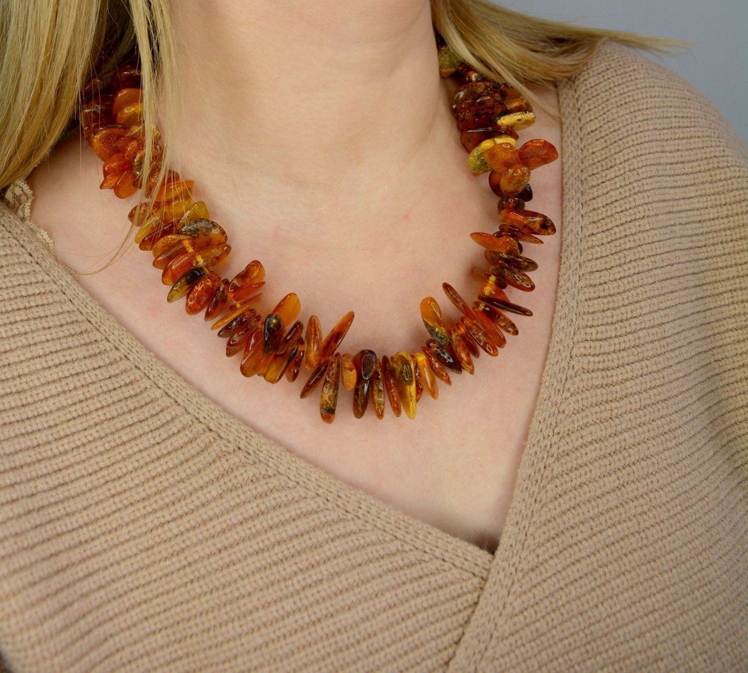 Naszyjnik z bursztynem w kolorze brązu DIA-NSZ-2480-bursztyn.jpg