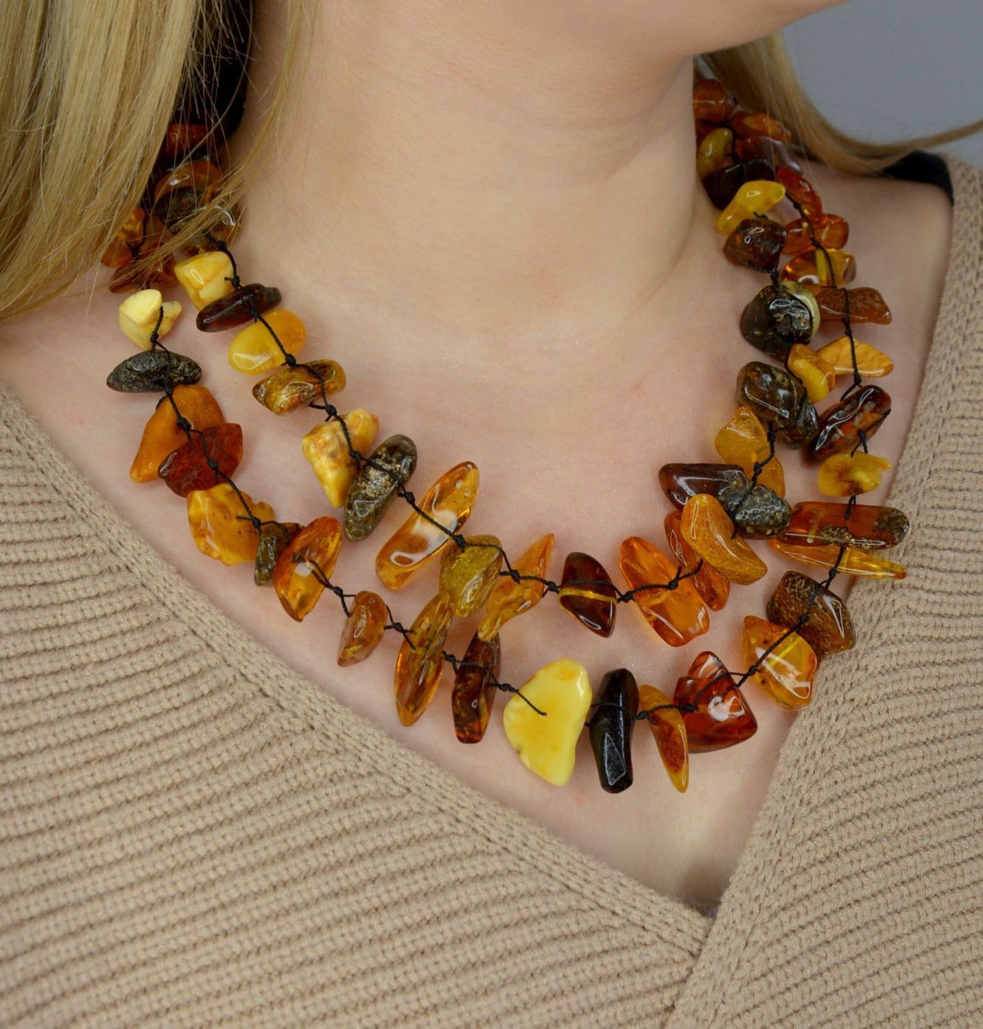 Naszyjnik z bursztynem w różnych barwach DIA-NSZ-2481-bursztyn.jpg