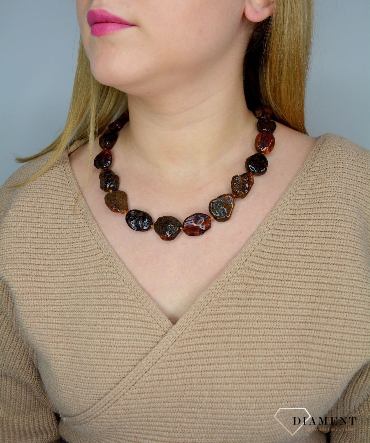 Naszyjnik z bursztynem w kolorze ciemnego brązu DIA-NSZ-2516-bursztyn.jpg