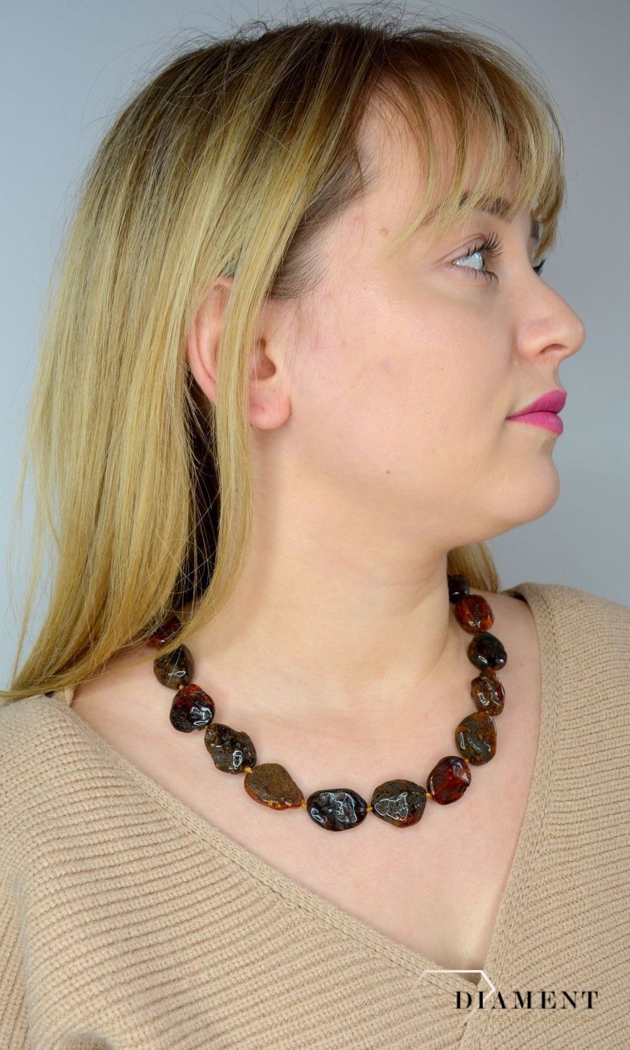 Naszyjnik z bursztynem w kolorze ciemnego brązu DIA-NSZ-2516-bursztyn.jpg