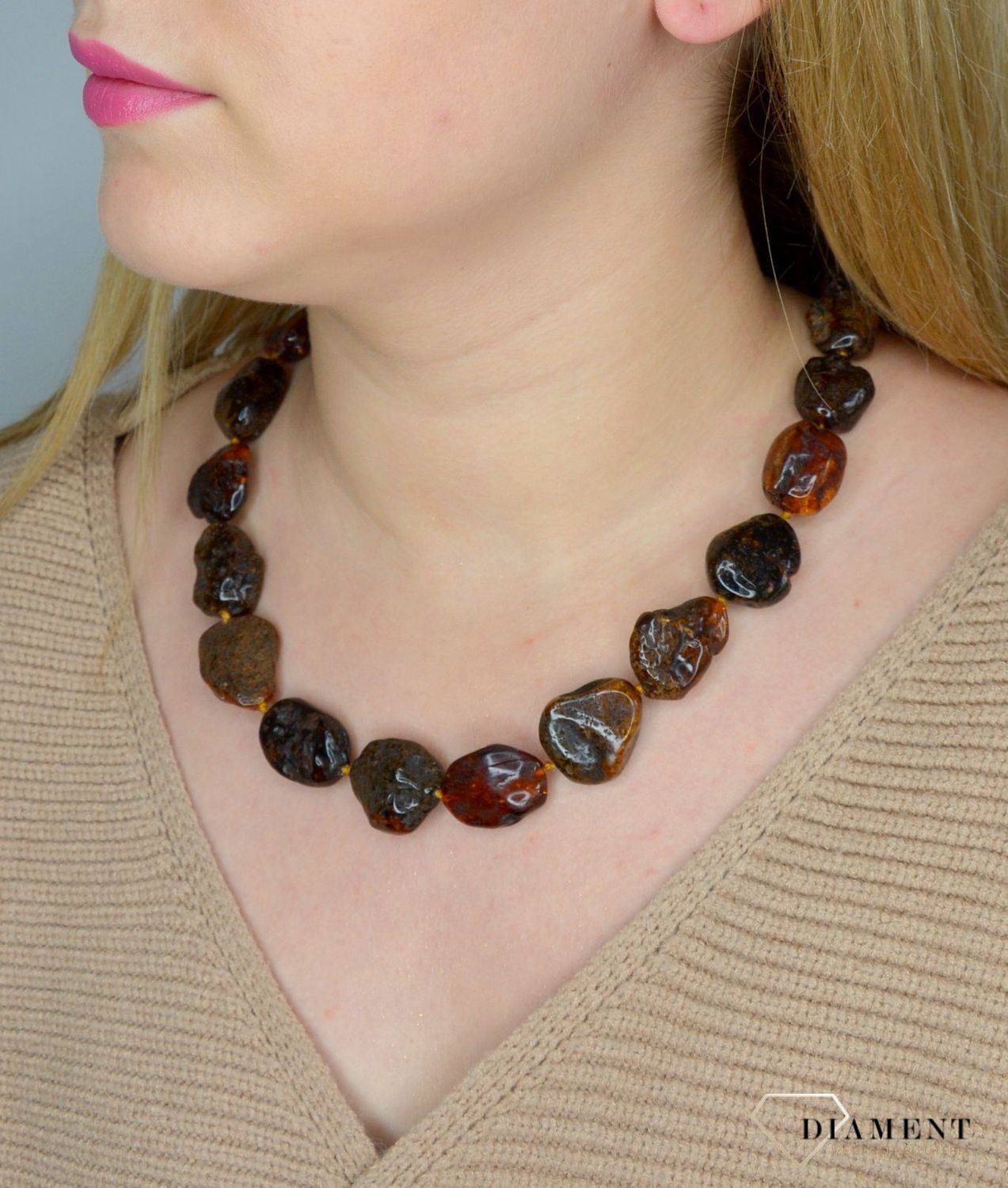 Naszyjnik z bursztynem w kolorze ciemnego brązu DIA-NSZ-2516-bursztyn.jpg