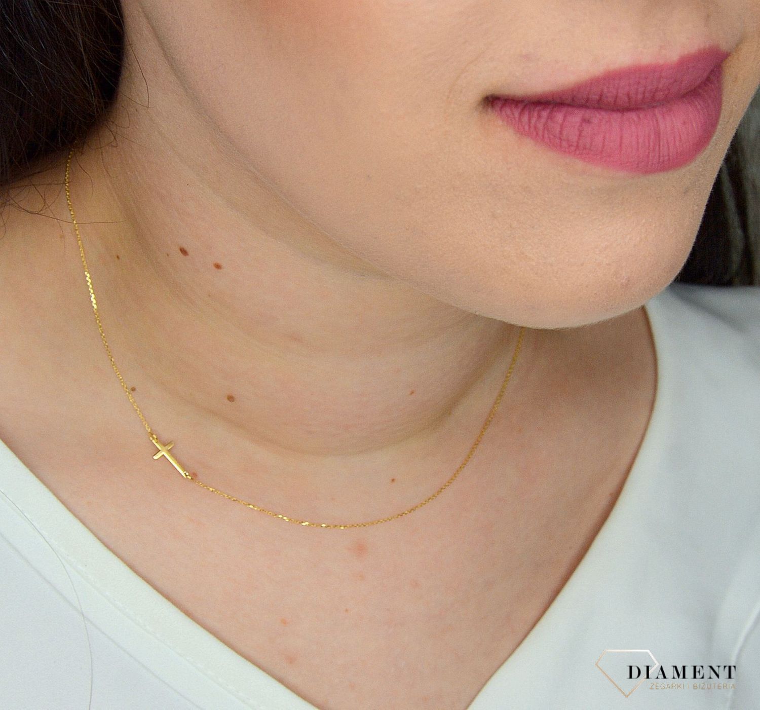 Złoty naszyjnik 585 celebrytka z krzyżykiem na boku DIA-NSZ-2727-585.jpg