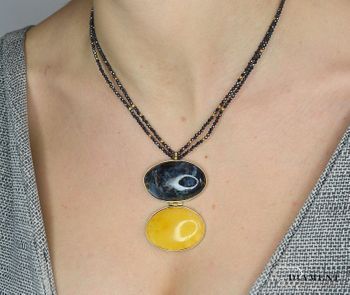 Srebrny naszyjnik z bursztynem i spinel DIA-NSZ-2776-925. Srebrny naszyjnik o eleganckim wyglądzie. Naszyjnik srebrny ozdobiony efektywną zawieszką z bursztynu. Świetny pomysł na prezent dla kobiety. Naszyjnik dla kobiety (4).JPG