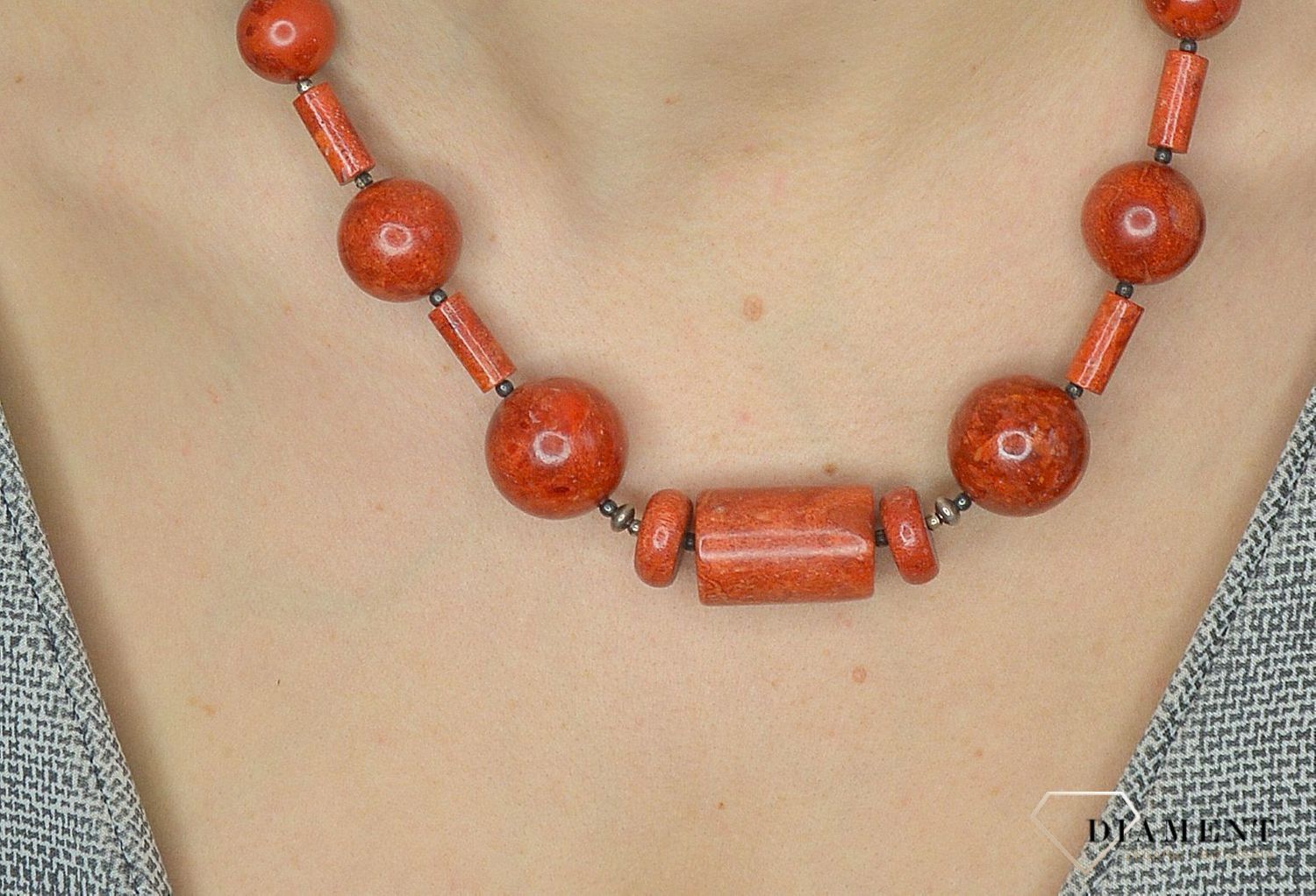 Naszyjnik z kamieniami naturalnymi koralowiec DIA-NSZ-2844-925. Efektowny naszyjnik z elementami srebra.jpg