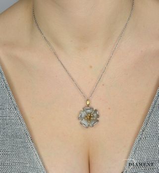 Srebrny naszyjnik damski z zawieszką w kształcie kwiatka DIA-NSZ-2862-925.2.JPG
