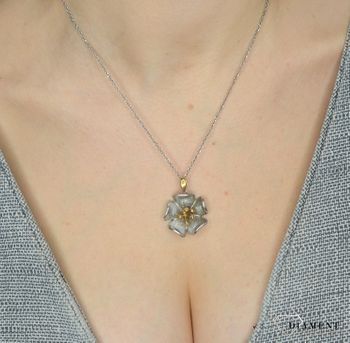 Srebrny naszyjnik damski z zawieszką w kształcie kwiatka DIA-NSZ-2862-925.7.JPG