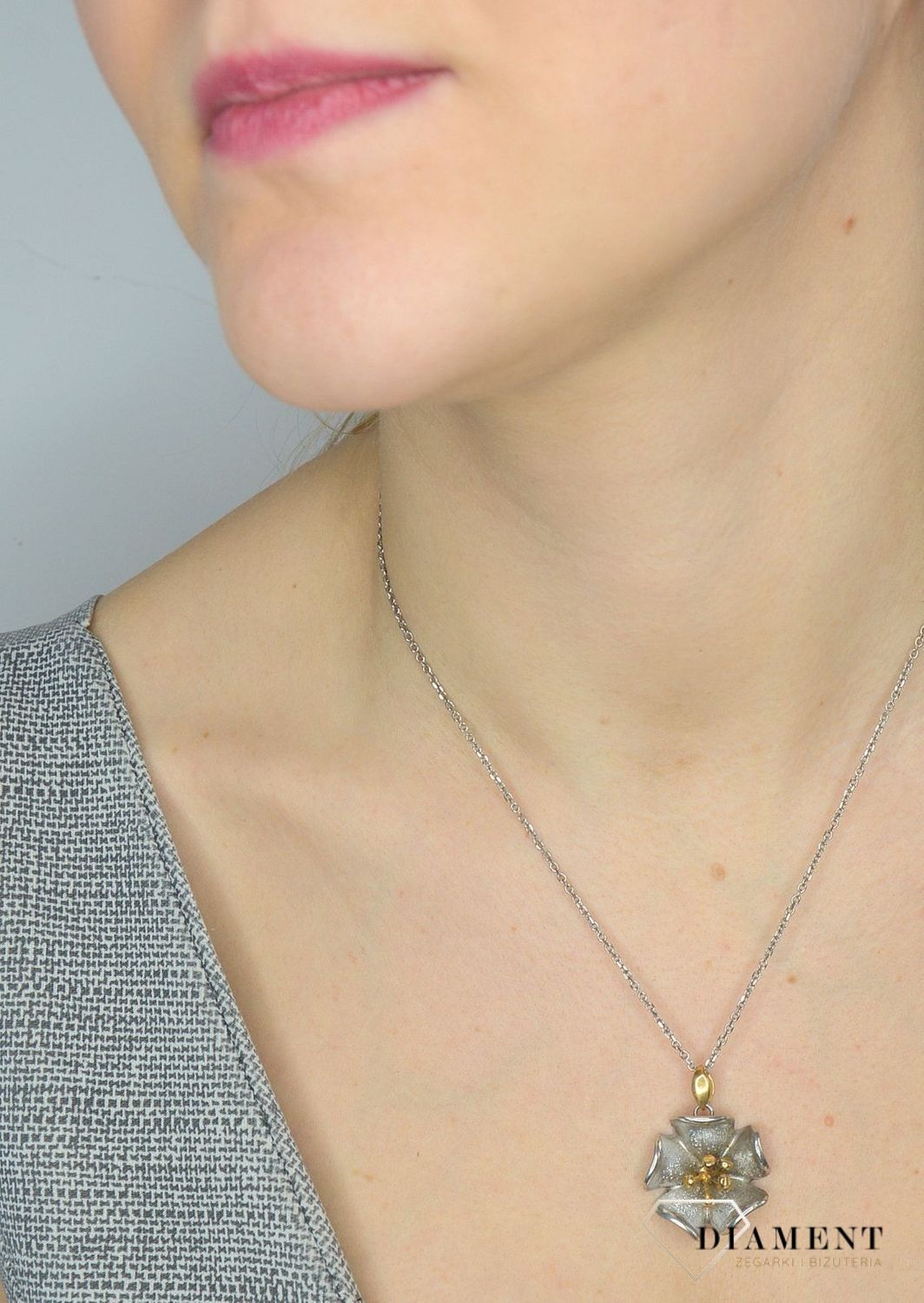 Srebrny naszyjnik damski z zawieszką w kształcie kwiatka DIA-NSZ-2862-925✓Naszyjniki Damskie w Sklepie z Biżuterią zegarki-diament.pl.jpg