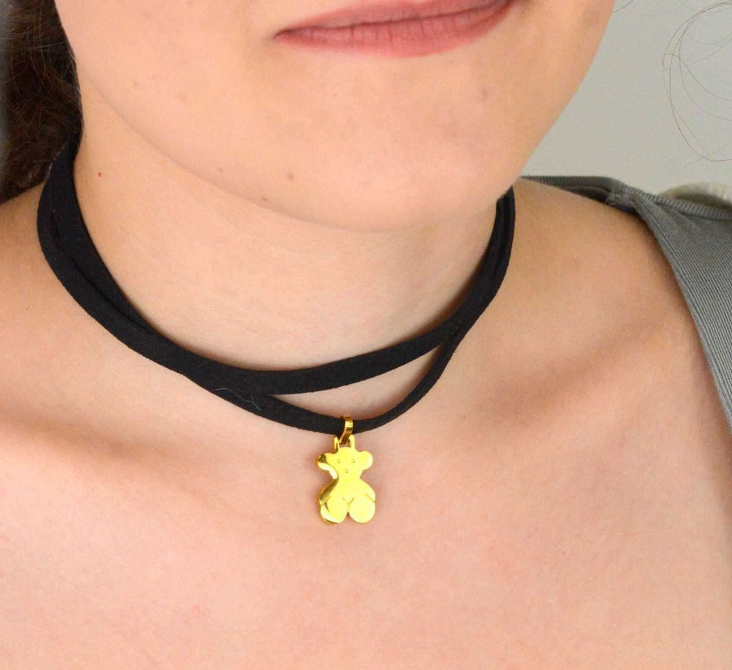 Pozłacany naszyjnik choker z zawieszką misia – delikatna biżuteria damska ze stali nierdzewnej. Długość 45 + 5 cm. Idealny prezent z uroczym akcentem.1.jpg