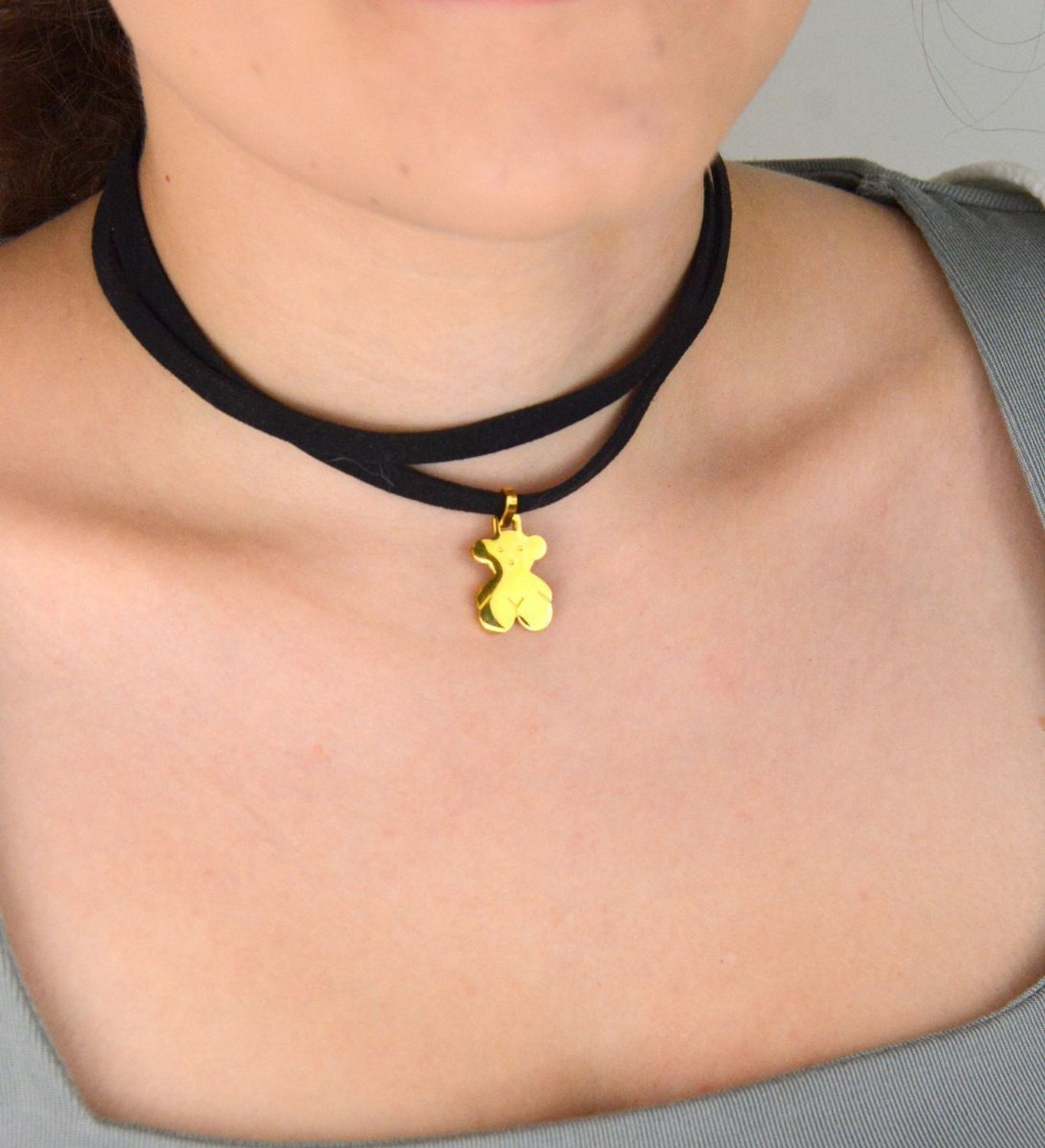 Pozłacany naszyjnik choker z zawieszką misia – delikatna biżuteria damska ze stali nierdzewnej. Długość 45 + 5 cm. Idealny prezent z uroczym akcentem.1.jpg