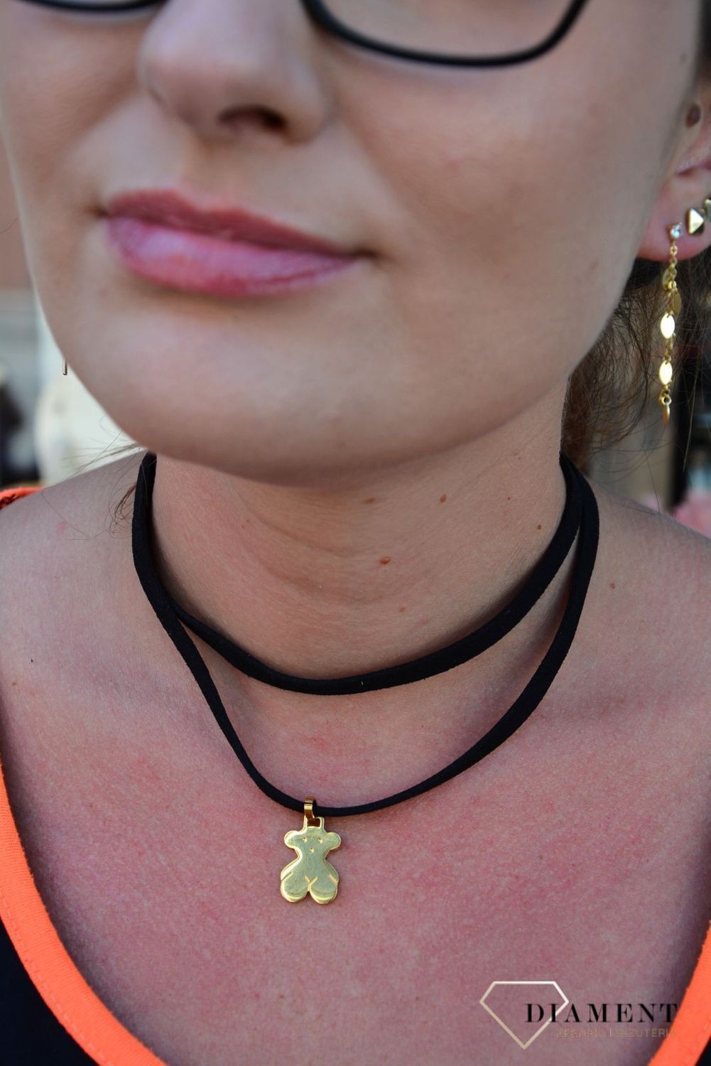 Naszyjnik choker czarny rzemyk z pozłacanym misiem DIA-NSZ-2881-INNE.jpg