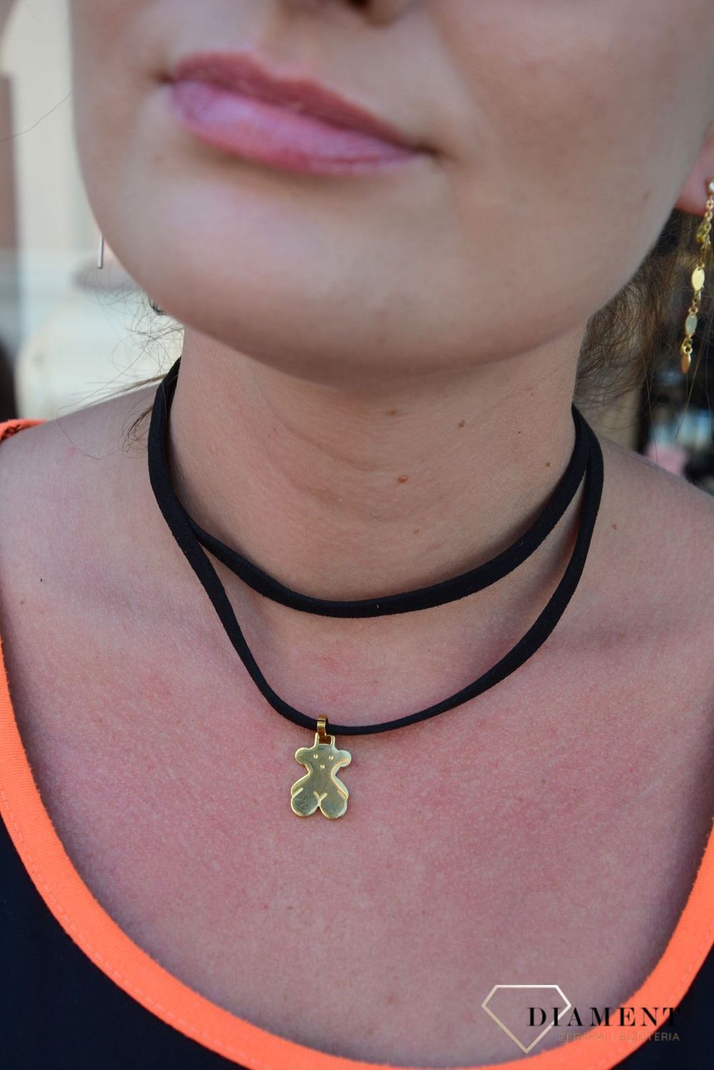 Naszyjnik choker czarny rzemyk z pozłacanym misiem DIA-NSZ-2881-INNE.jpg