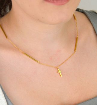 Naszyjnik damski stalowy pozłacany z pałeczkami i krzyżykiem. Długość 55 + 5 cm, zapięcie na karabińczyk. Elegancki, stylowy dodatek idealny na każdą okazję (2).JPG