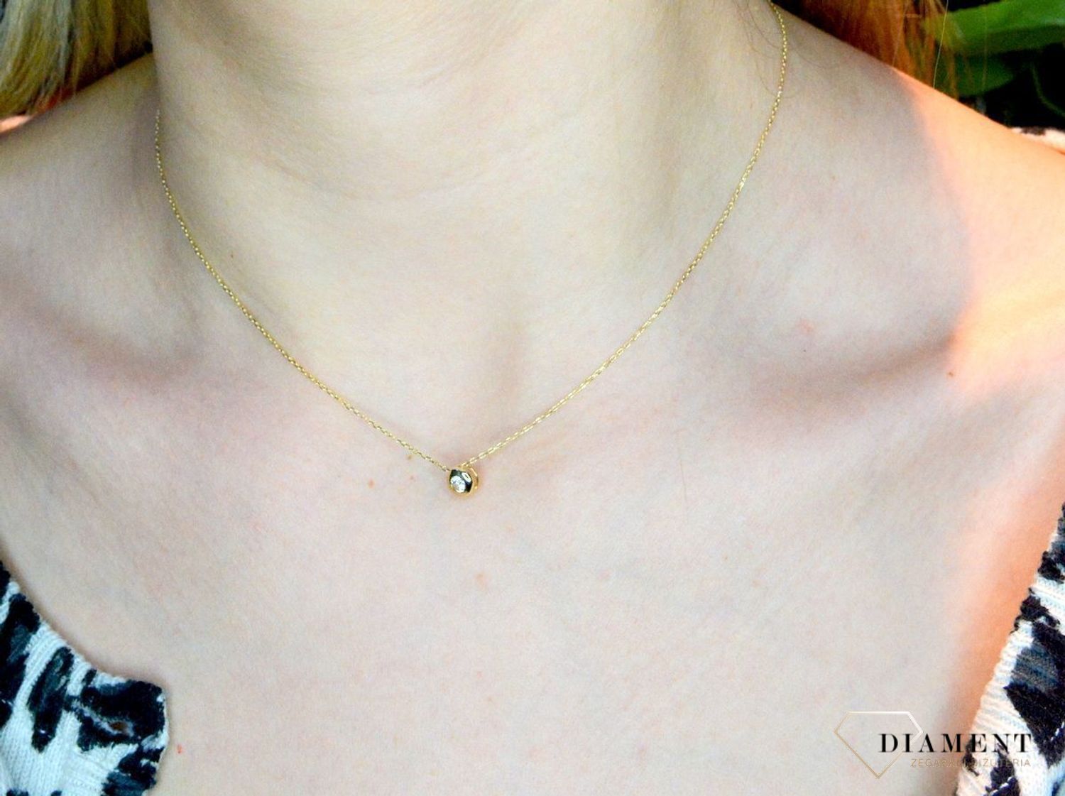Złoty naszyjnik 585 celebrytka z błyszczącą cyrkonią DIA-NSZ-3-25-N00456-2-585. Niezwykle szykowny i delikatny naszyjnik wykonany z najwyższej jakości 14–karatowego żółtego złota to elegancki dodatek do wielu stylizacji. Idealny nasz.jpg