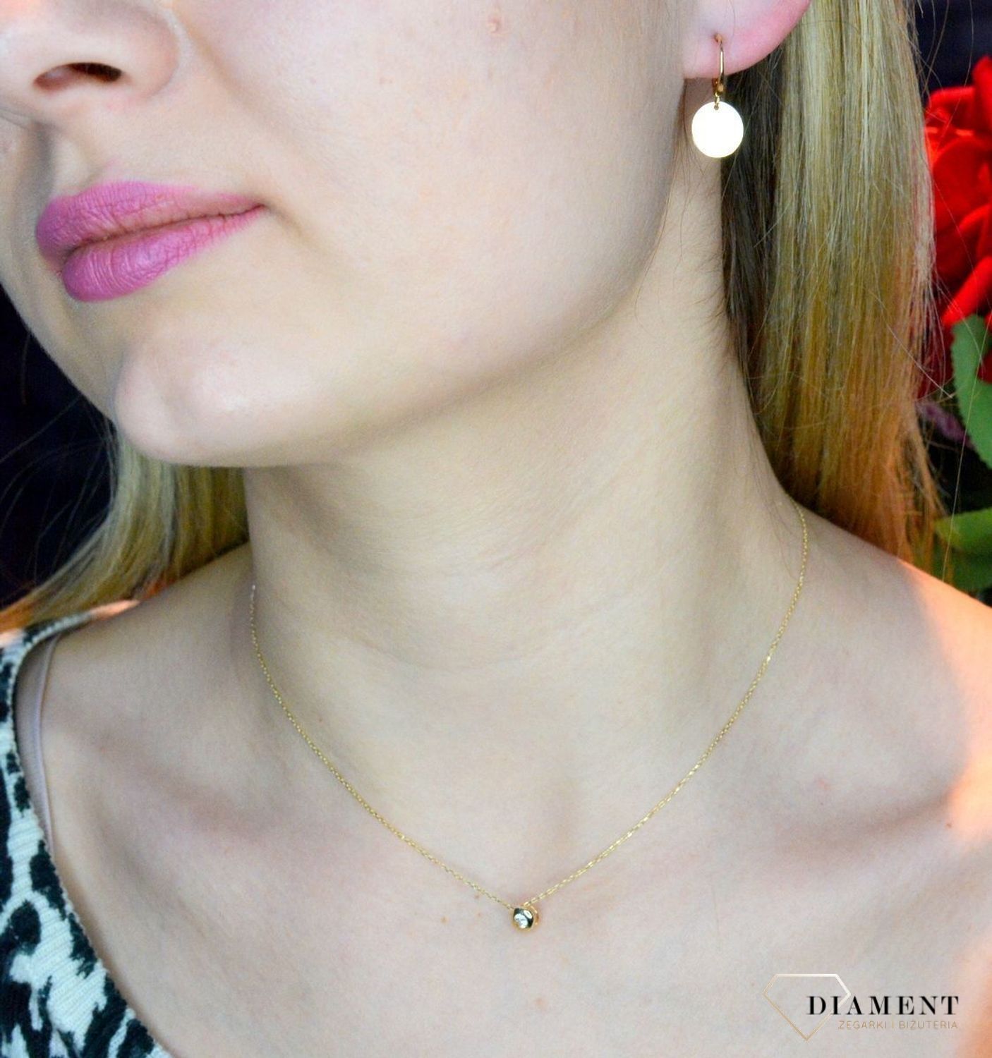 Złoty naszyjnik 585 celebrytka z błyszczącą cyrkonią DIA-NSZ-3-25-N00456-2-585. Niezwykle szykowny i delikatny naszyjnik wykonany z najwyższej jakości 14–karatowego żółtego złota to elegancki dodatek do wielu stylizacji. Idealny nasz.jpg