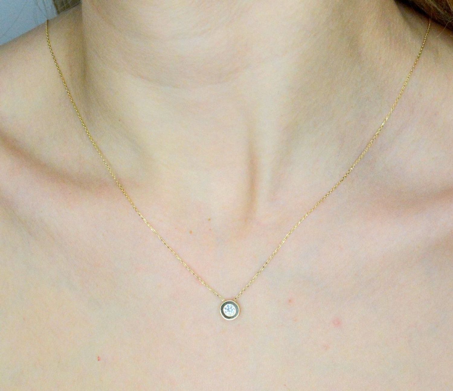 Naszyjnik złoty z białą cyrkonią w złotej zaokrąglonej oprawie próba 585, DIA-NSZ-3-25-N00456-2XL-585  Delikatny naszyjnik wykonany z najwyższej jakości złota próby 585.jpg