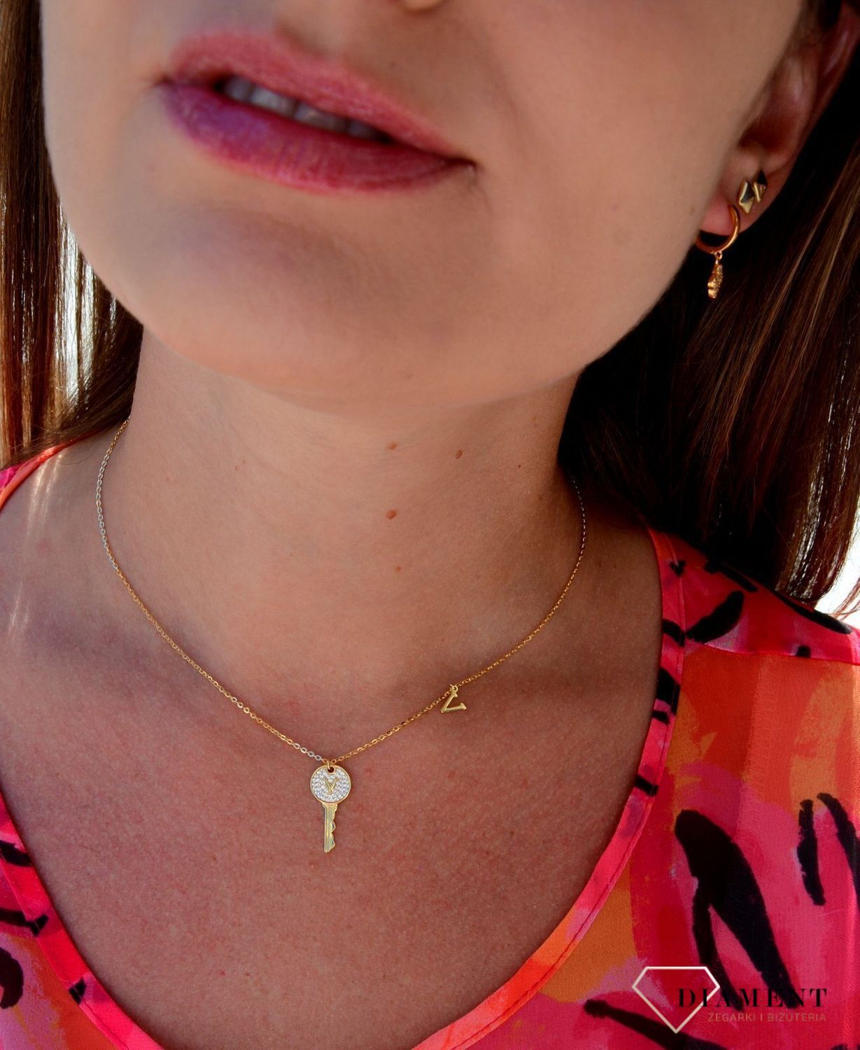 Naszyjnik pozłacany z kluczykiem i literką V DIA-NSZ-3062-925.jpg