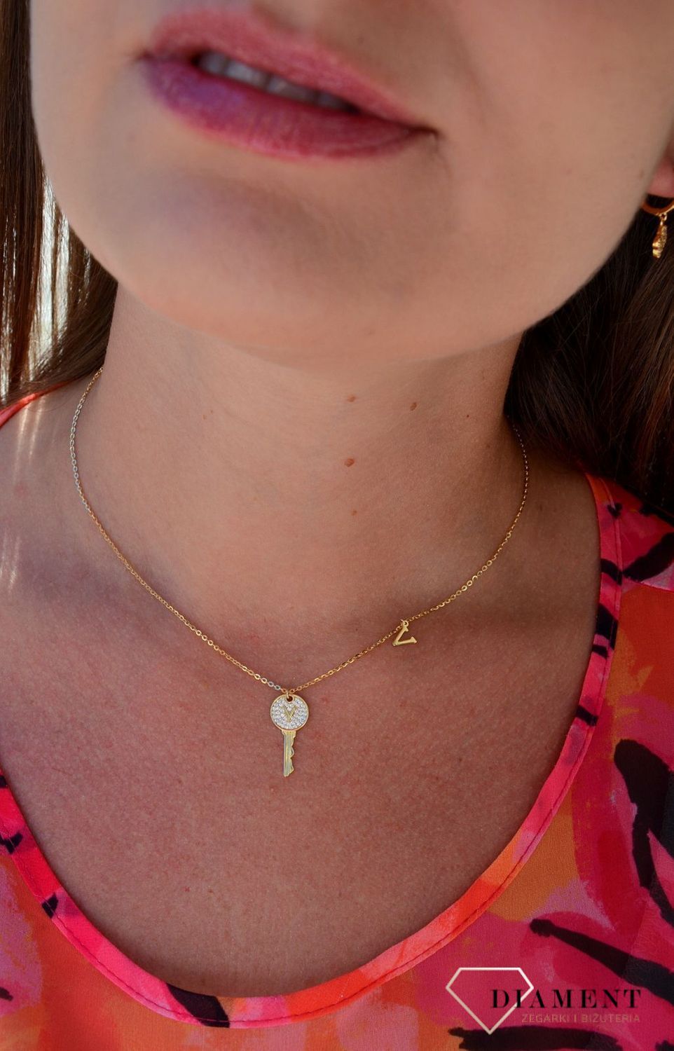 Naszyjnik pozłacany z kluczykiem i literką V DIA-NSZ-3062-925.jpg