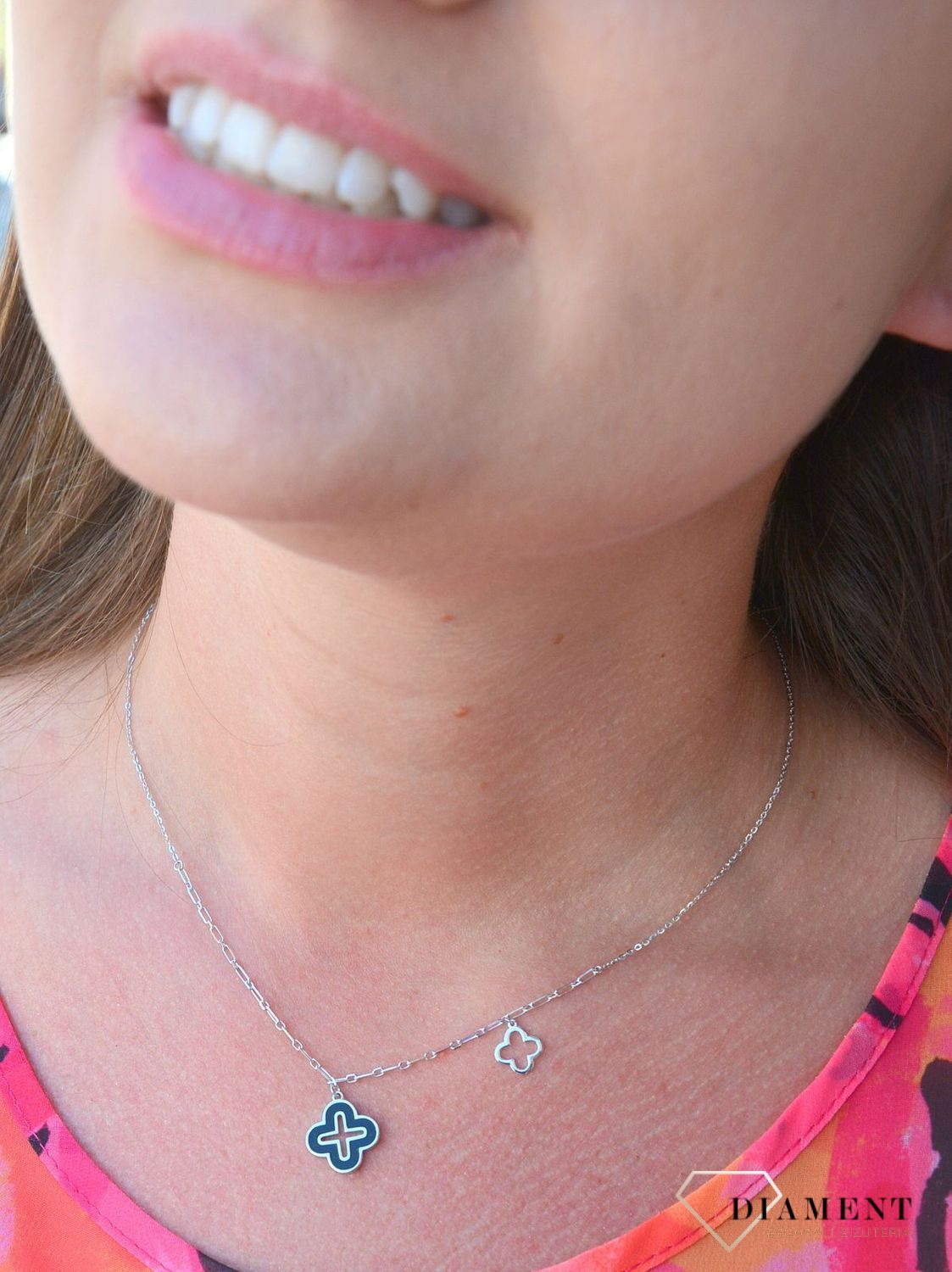 Naszyjnik srebrny z czarną i srebrną koniczynką DIA-NSZ-3064-925 regulacja długości.jpg