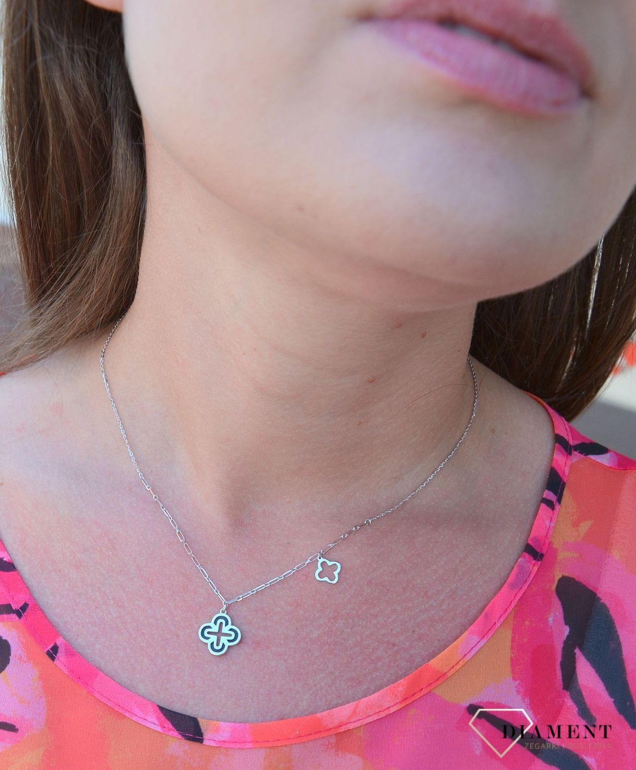 Naszyjnik srebrny z czarną i srebrną koniczynką DIA-NSZ-3064-925 regulacja długości.jpg