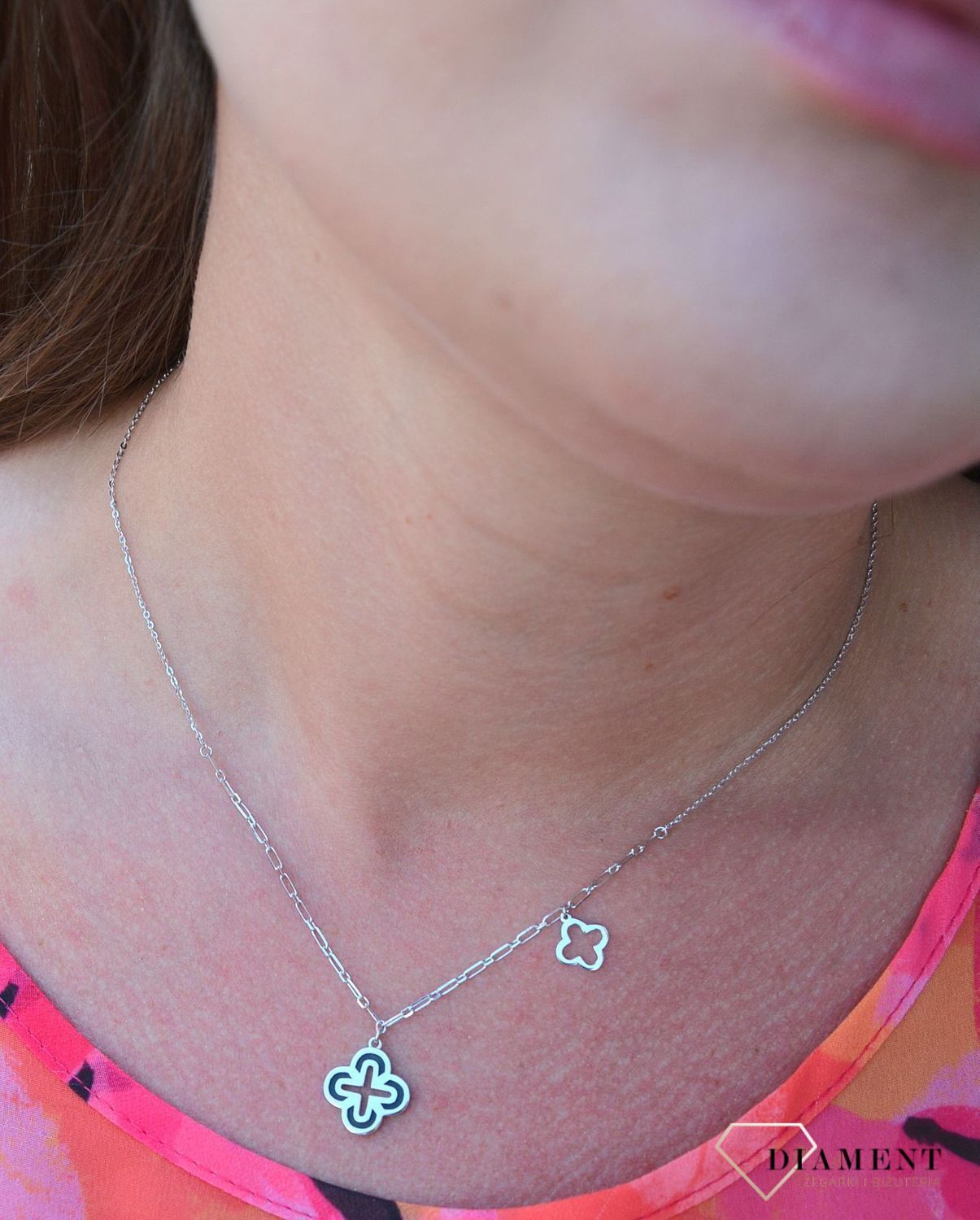 Naszyjnik srebrny z czarną i srebrną koniczynką DIA-NSZ-3064-925 regulacja długości.jpg