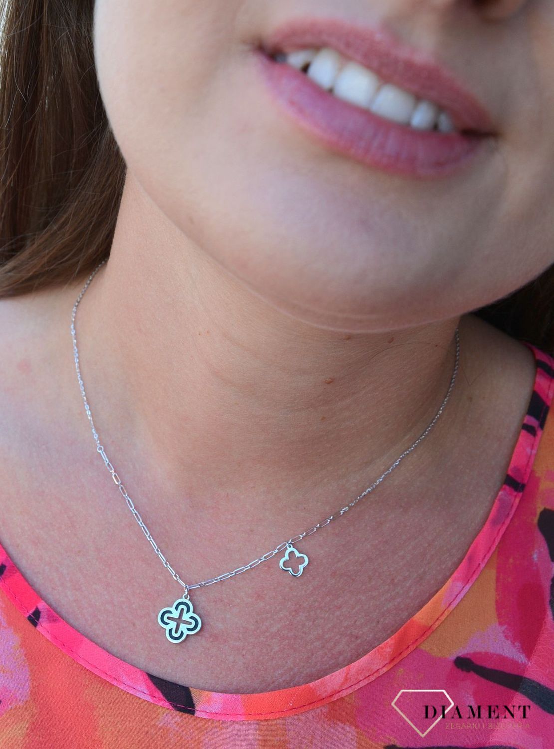 Naszyjnik srebrny z czarną i srebrną koniczynką DIA-NSZ-3064-925 regulacja długości.jpg