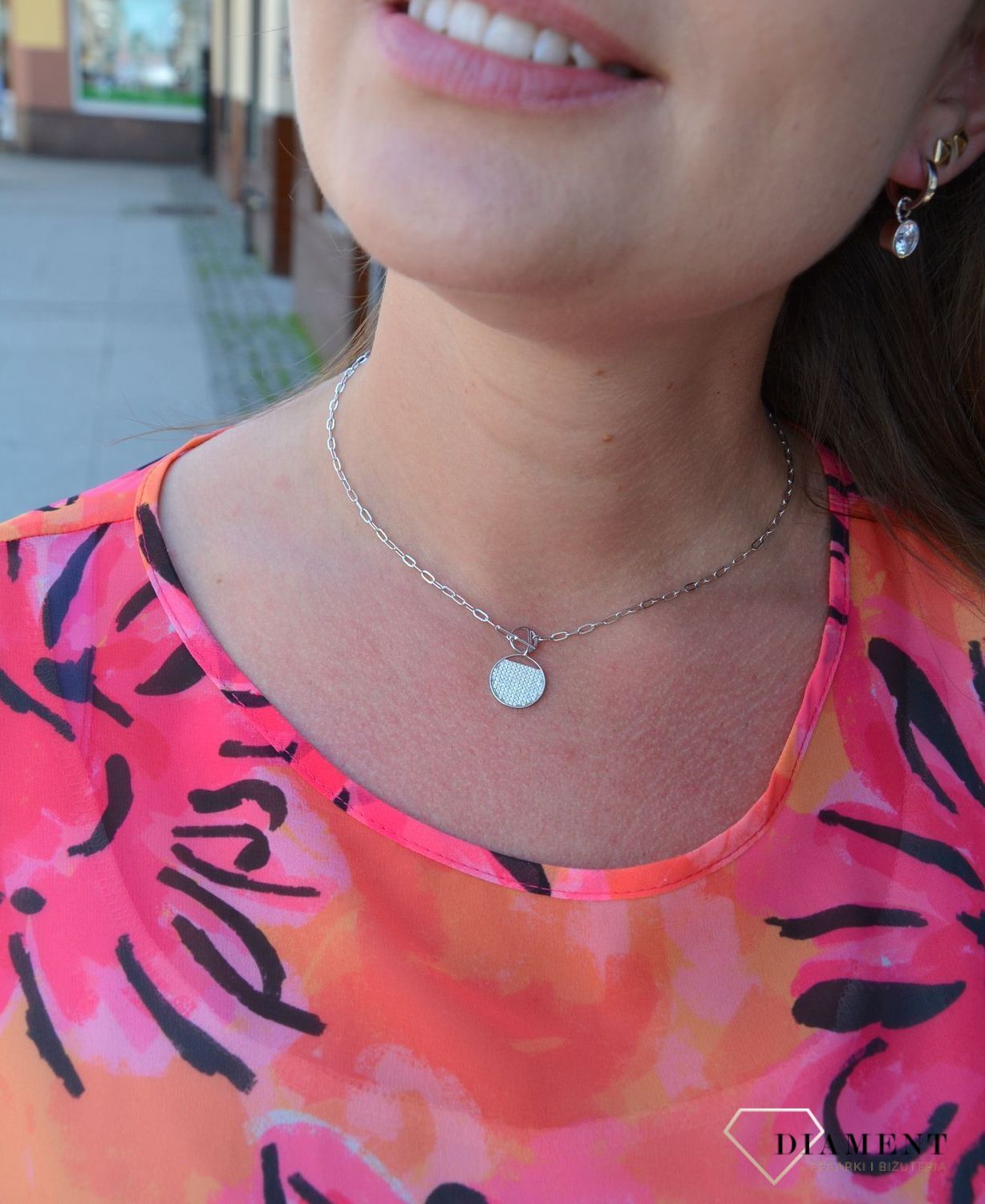 Naszyjnik srebrny z okrągła zawieszką wypełnioną cyrkoniami DIA-NSZ-3066-925.jpg