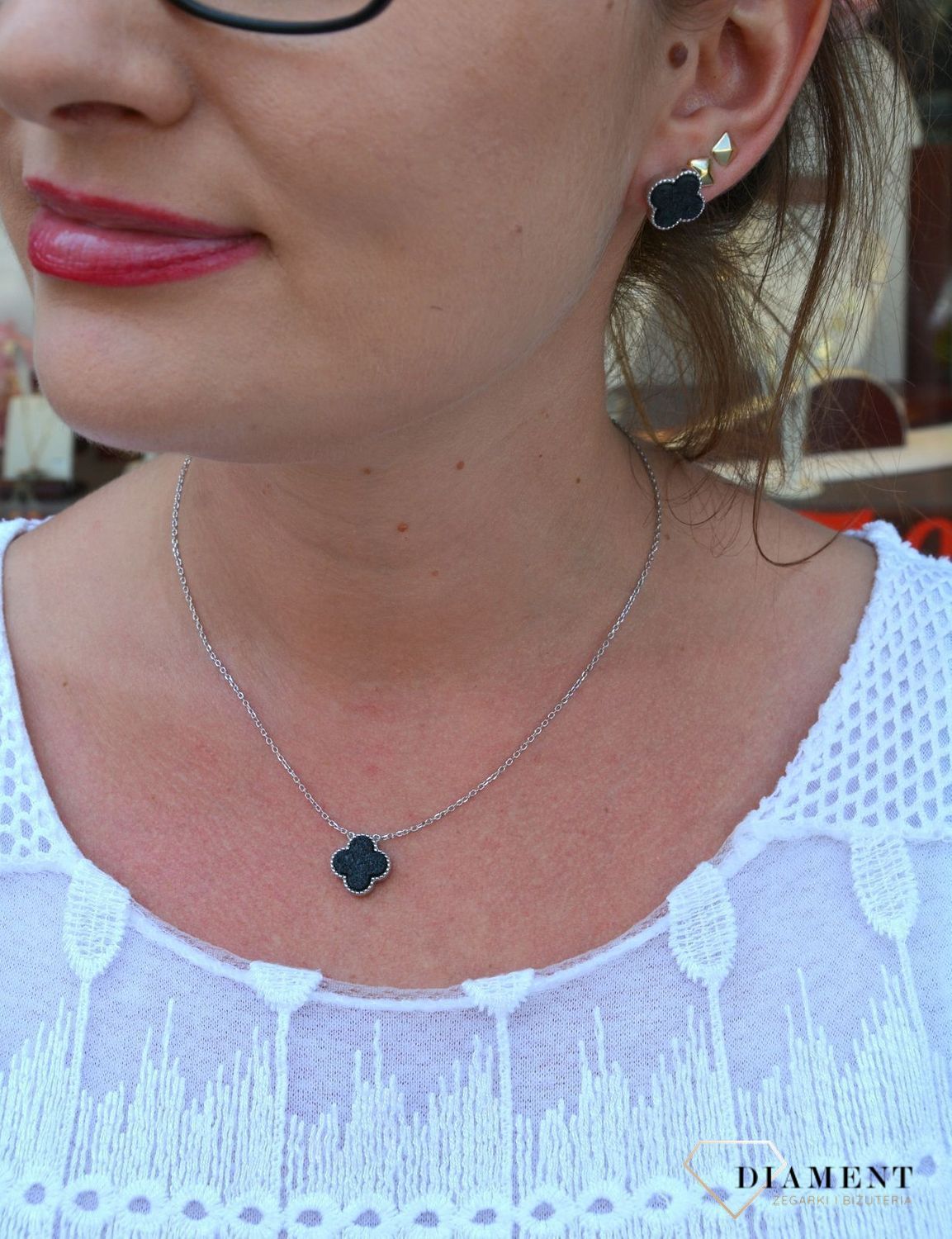 Srebrny naszyjnik celebrytka koniczynka z czarnym brokatem DIA-NSZ-3270-925.jpg