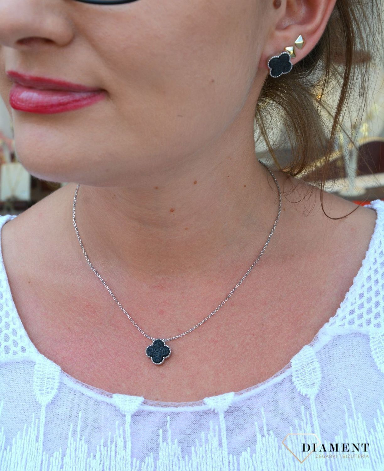 Srebrny naszyjnik celebrytka koniczynka z czarnym brokatem DIA-NSZ-3270-925.jpg