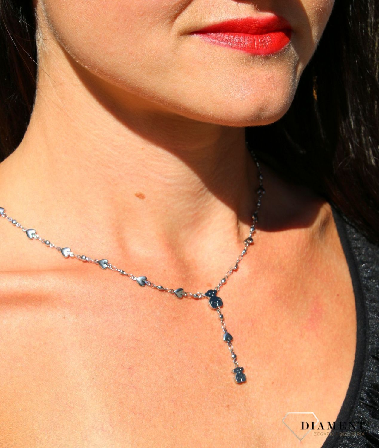 Stalowy naszyjnik krawatka z serduszkami i misiem TiOUS DIA-NSZ-3303-STAL.jpg