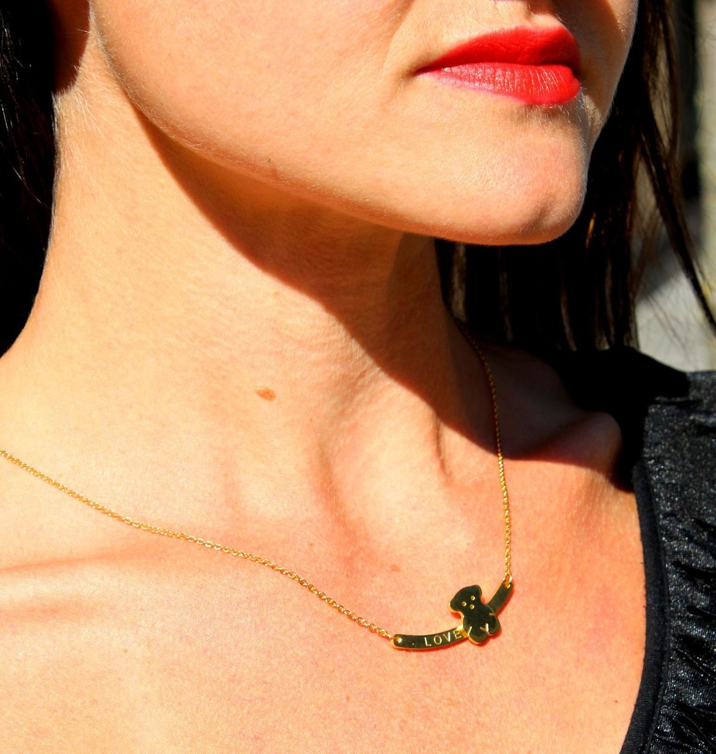 Stalowy naszyjnik z zawieszką w formie misia i blaszki z napisem LOVE DIA-NSZ-3319-STAL.jpg