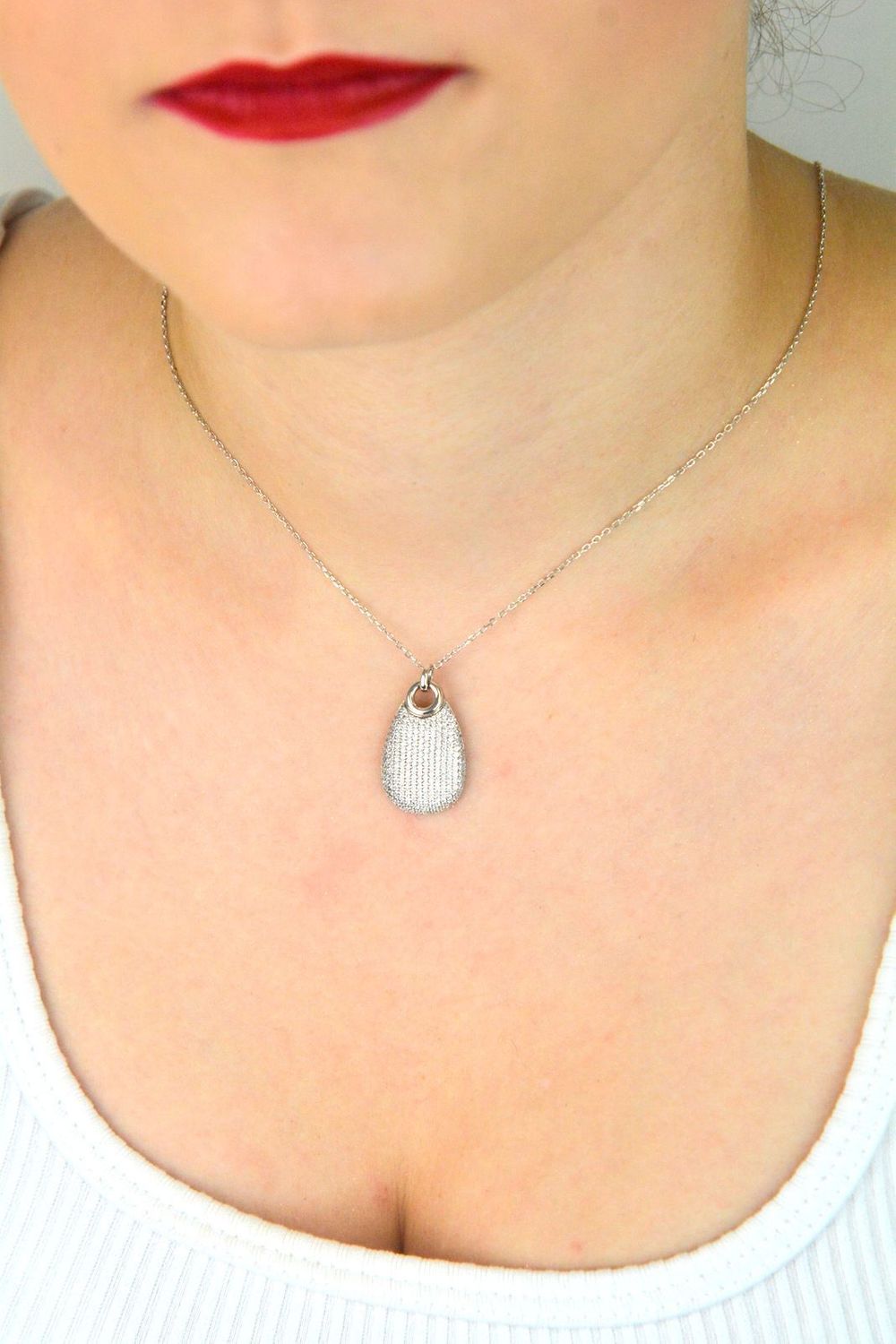 Naszyjnik damski srebrny 925 DIA-NSZ-3343-925 z zawieszką w kształcie łezki zdobioną cyrkoniami, długość 42+2 cm, zapięcie na karabińczyk. Elegancki i subtelny dodatek.1.jpg