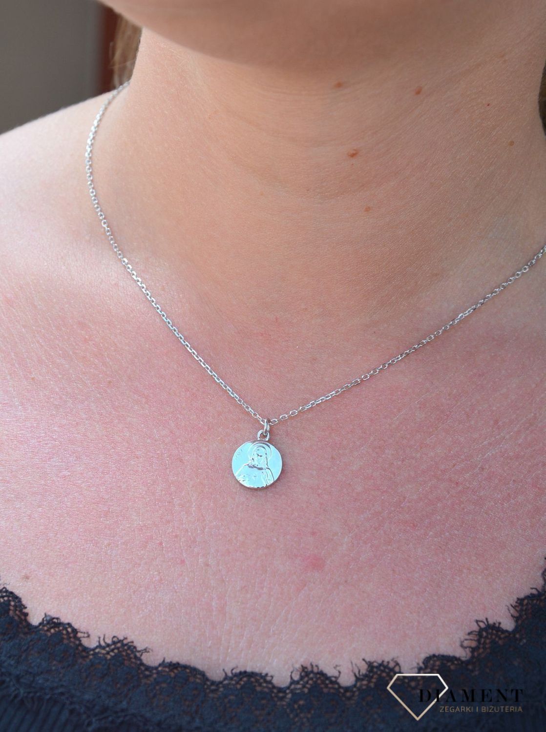 Srebrny naszyjnik celebrytka z medalikiem DIA-NSZ-3585-925 (2).jpg