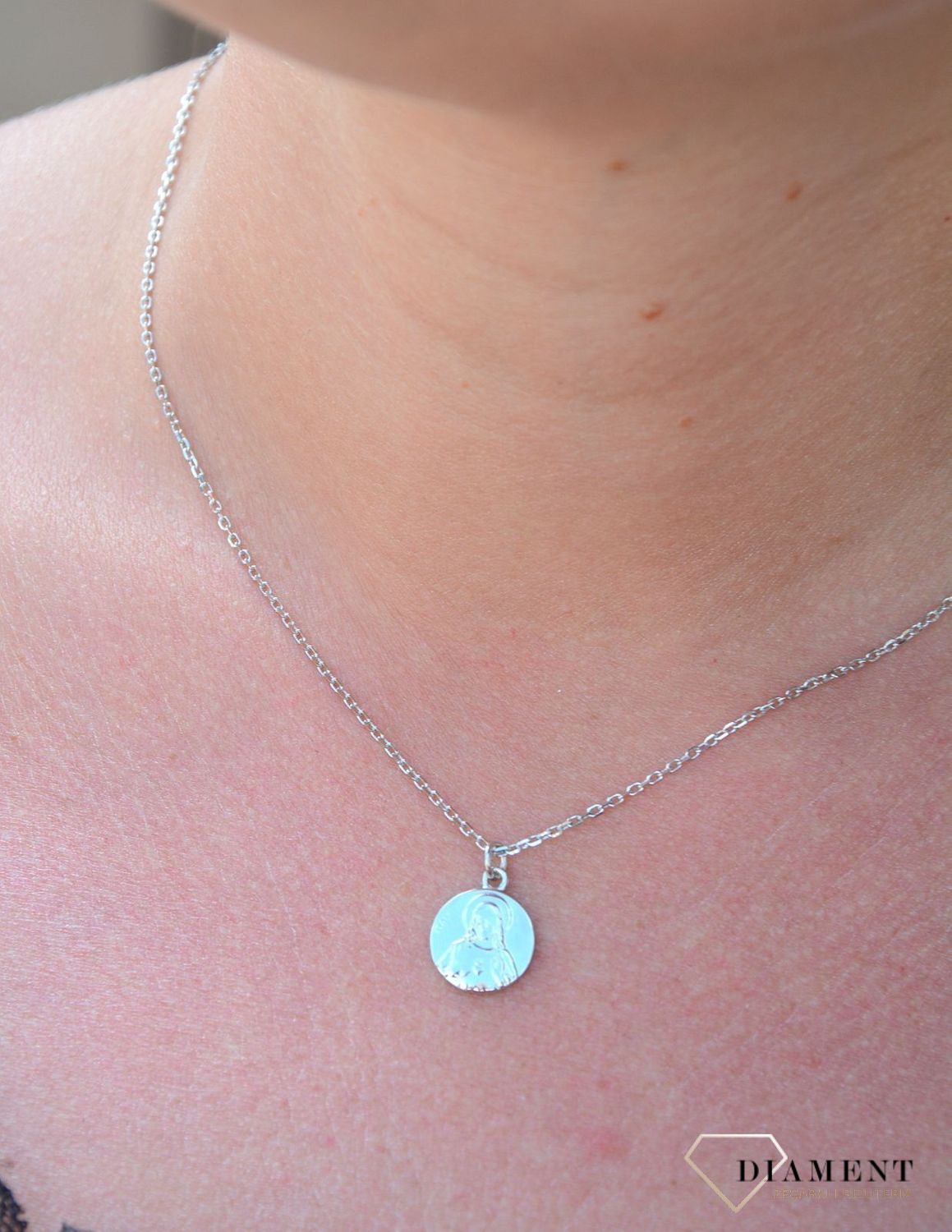 Srebrny naszyjnik celebrytka z medalikiem DIA-NSZ-3585-925 (2).jpg
