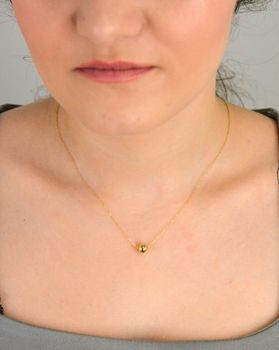 Złoty naszyjnik damski 585 z ruchomą kulką DIA-NSZ-4056. Niezwykle szykowny i delikatny naszyjnik wykonany z najwyższej jakości 14–karatowego żółtego  (2).JPG