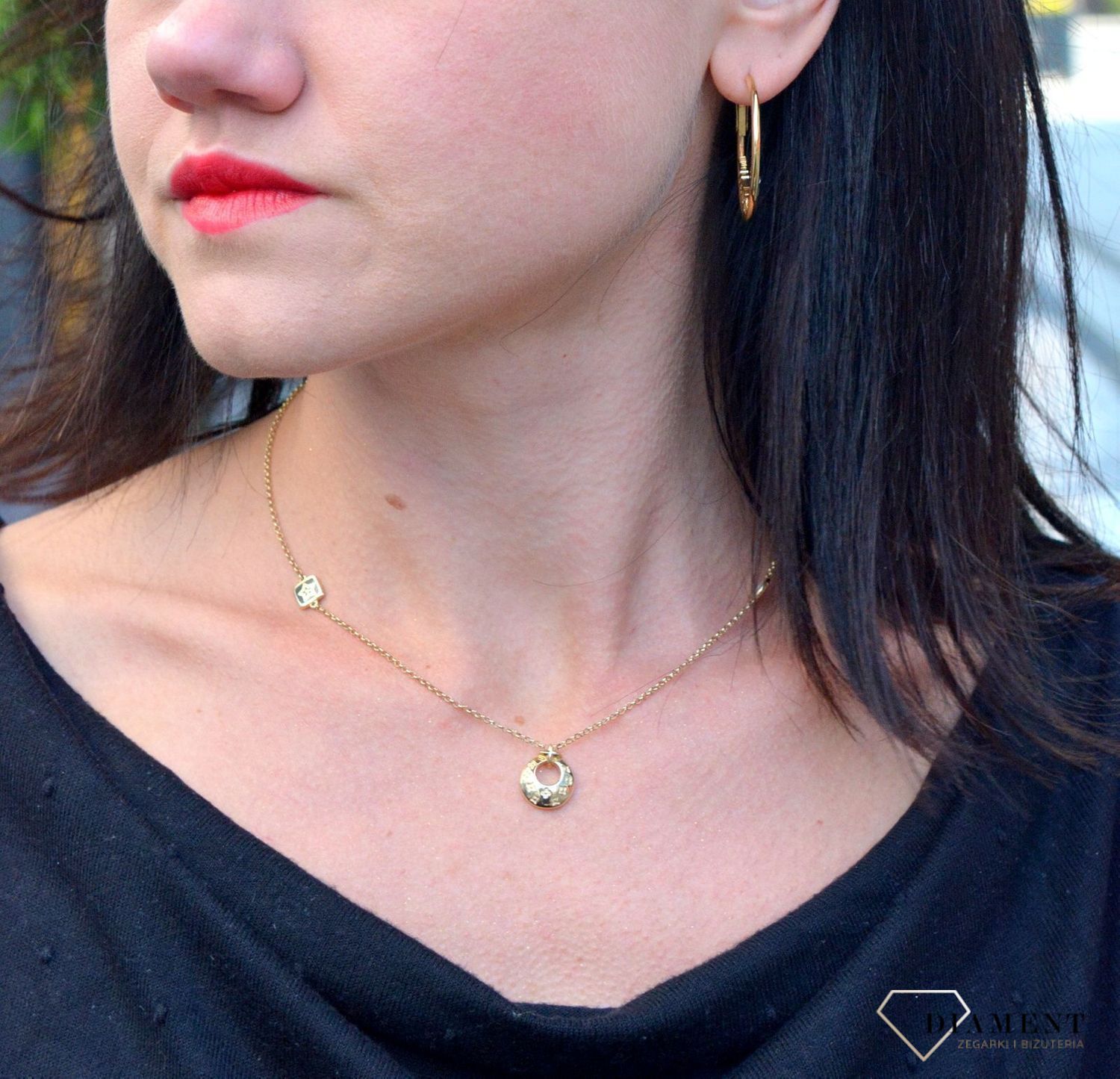 Złoty naszyjnik zawieszki z modnym wzorem koniczynek DIA-NSZ-4248-585. Biżuteria zaprojektowana z myślą o miłośniczkach nowoczesnych dodatków i ponadczasowych wzorach.jpg