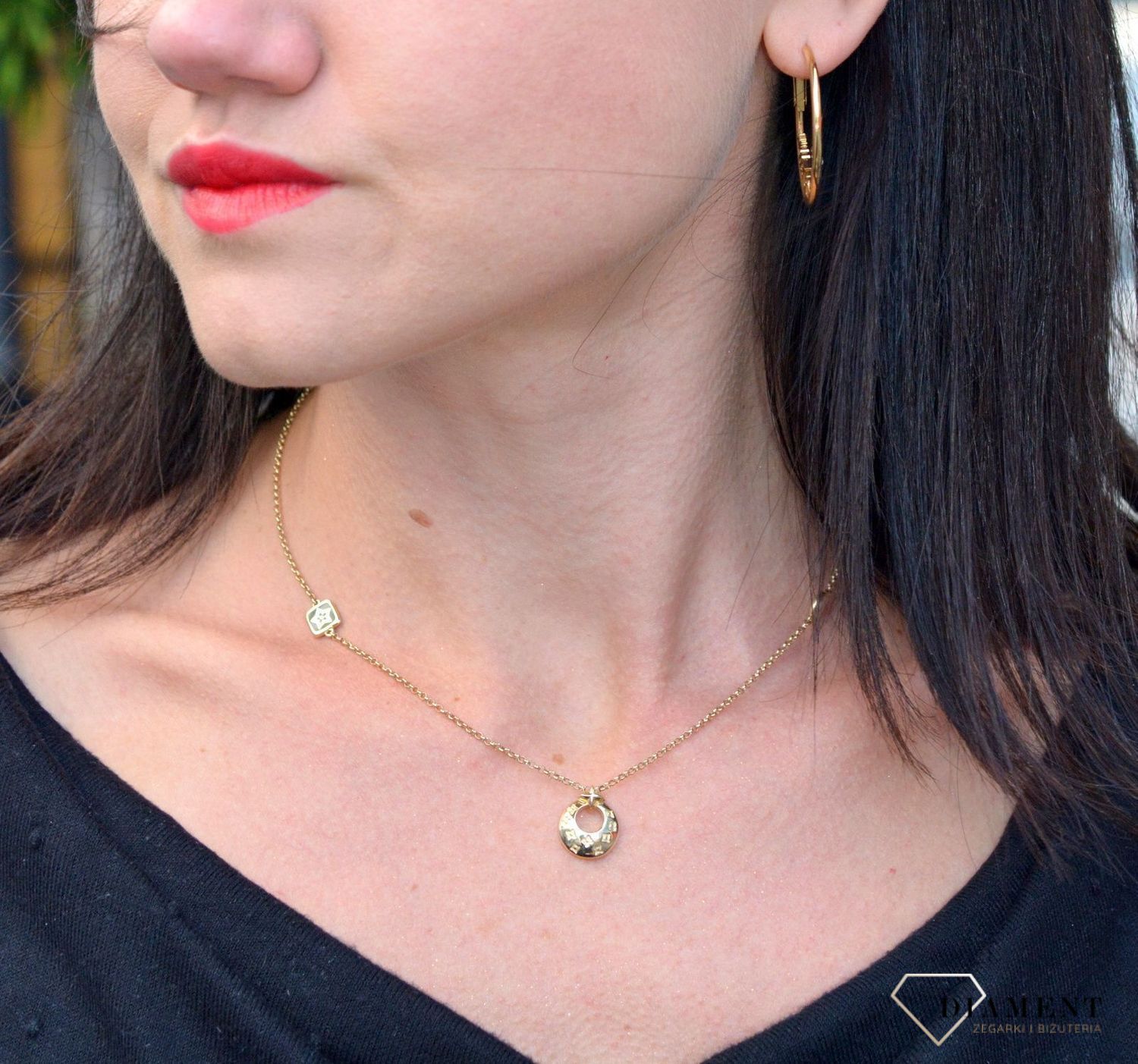 Złoty naszyjnik zawieszki z modnym wzorem koniczynek DIA-NSZ-4248-585. Biżuteria zaprojektowana z myślą o miłośniczkach nowoczesnych dodatków i ponadczasowych wzorach.jpg
