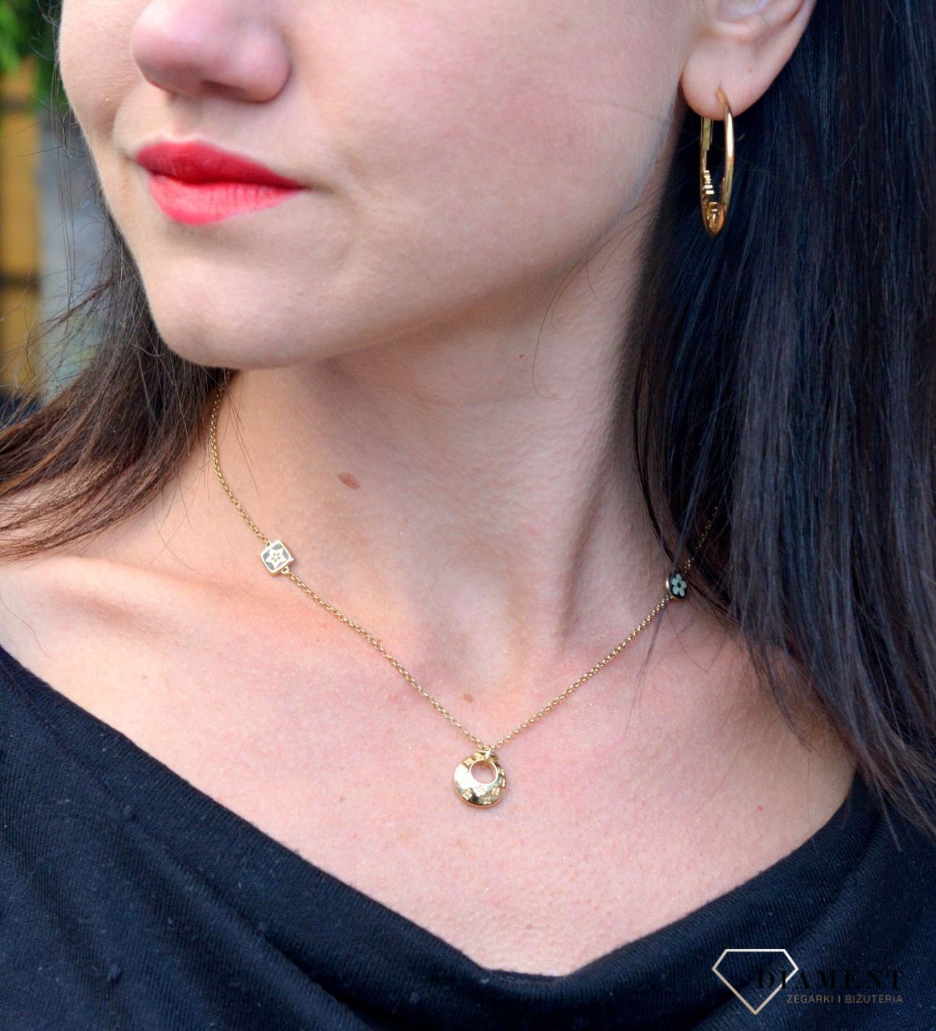 Złoty naszyjnik zawieszki z modnym wzorem koniczynek DIA-NSZ-4248-585. Biżuteria zaprojektowana z myślą o miłośniczkach nowoczesnych dodatków i ponadczasowych wzorach.jpg