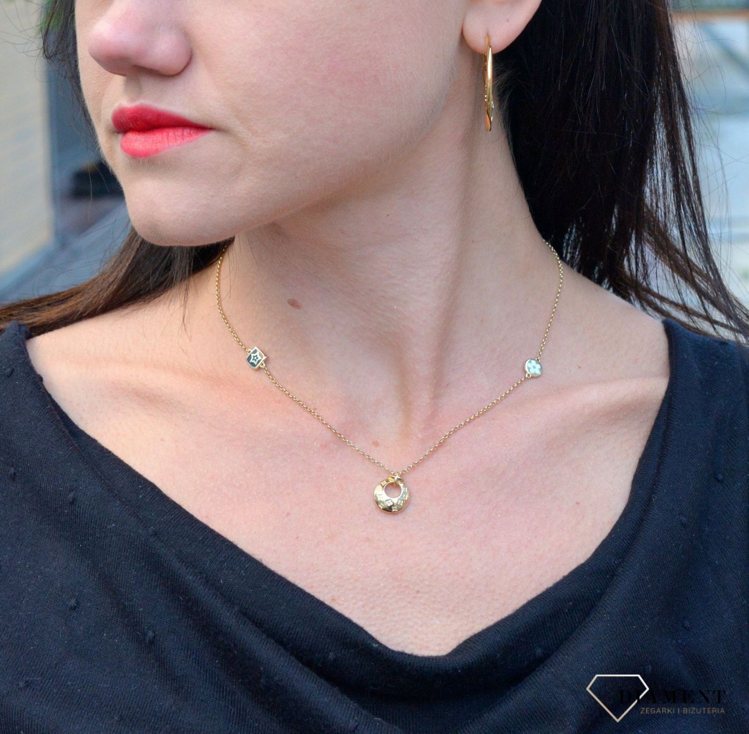 Złoty naszyjnik zawieszki z modnym wzorem koniczynek DIA-NSZ-4248-585. Biżuteria zaprojektowana z myślą o miłośniczkach nowoczesnych dodatków i ponadczasowych wzorach.jpg